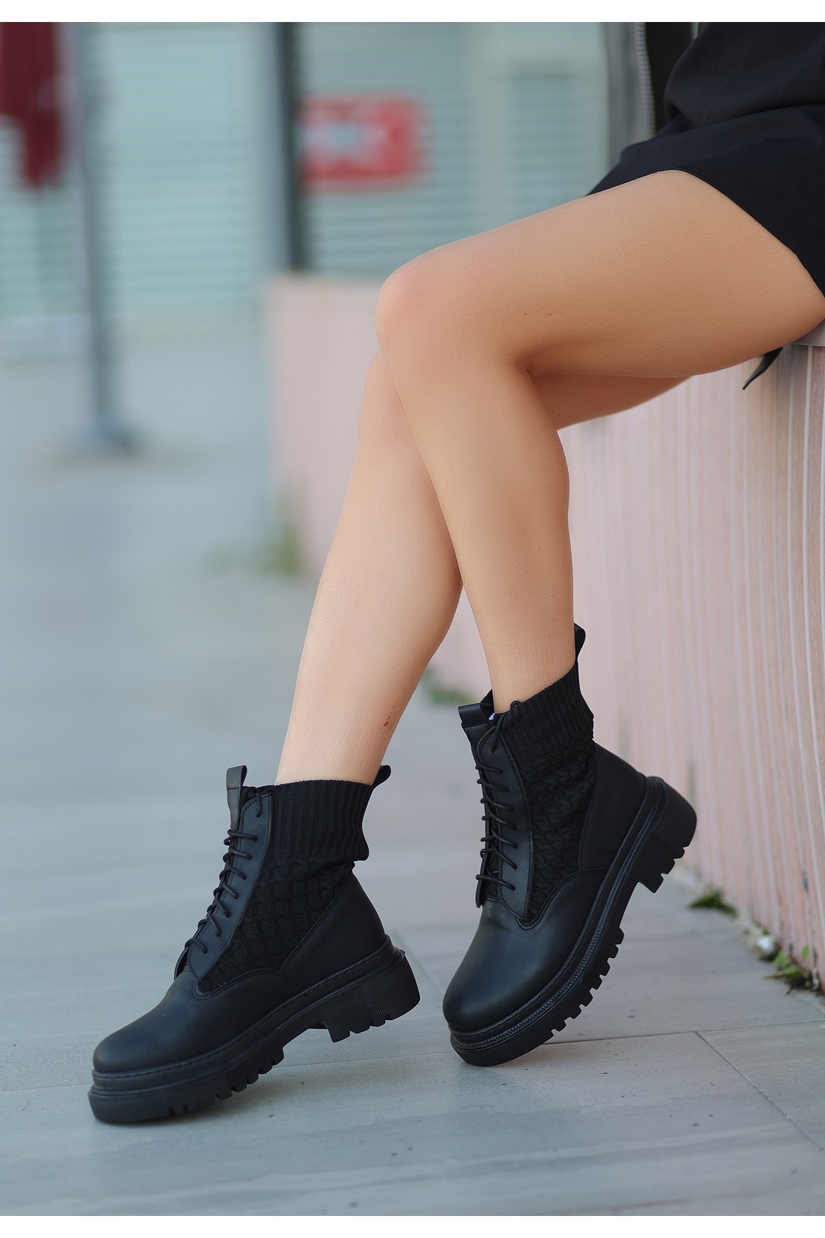 Kadın Siyah Suni Deri Bağcıklı Bot - Görsel 4