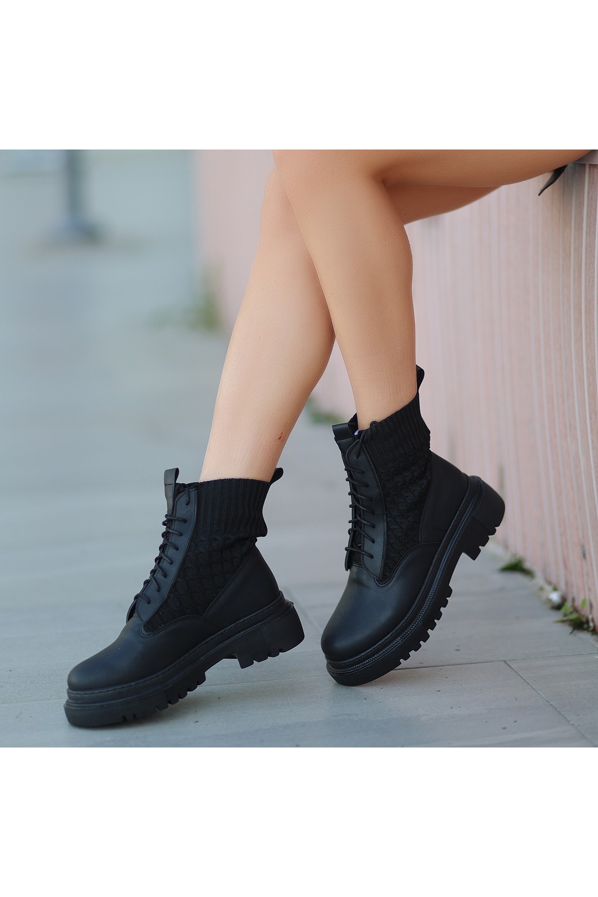 Kadın Siyah Suni Deri Bağcıklı Bot - Görsel 5