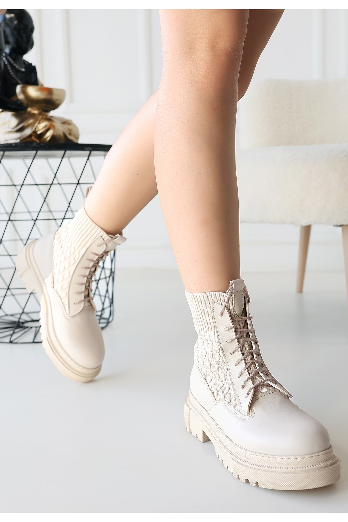 Kadın Bej Suni Deri Bağcıklı Bot - Görsel 4