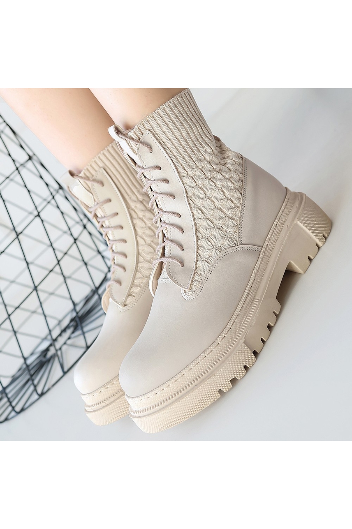 Kadın Bej Suni Deri Bağcıklı Bot - Görsel 5