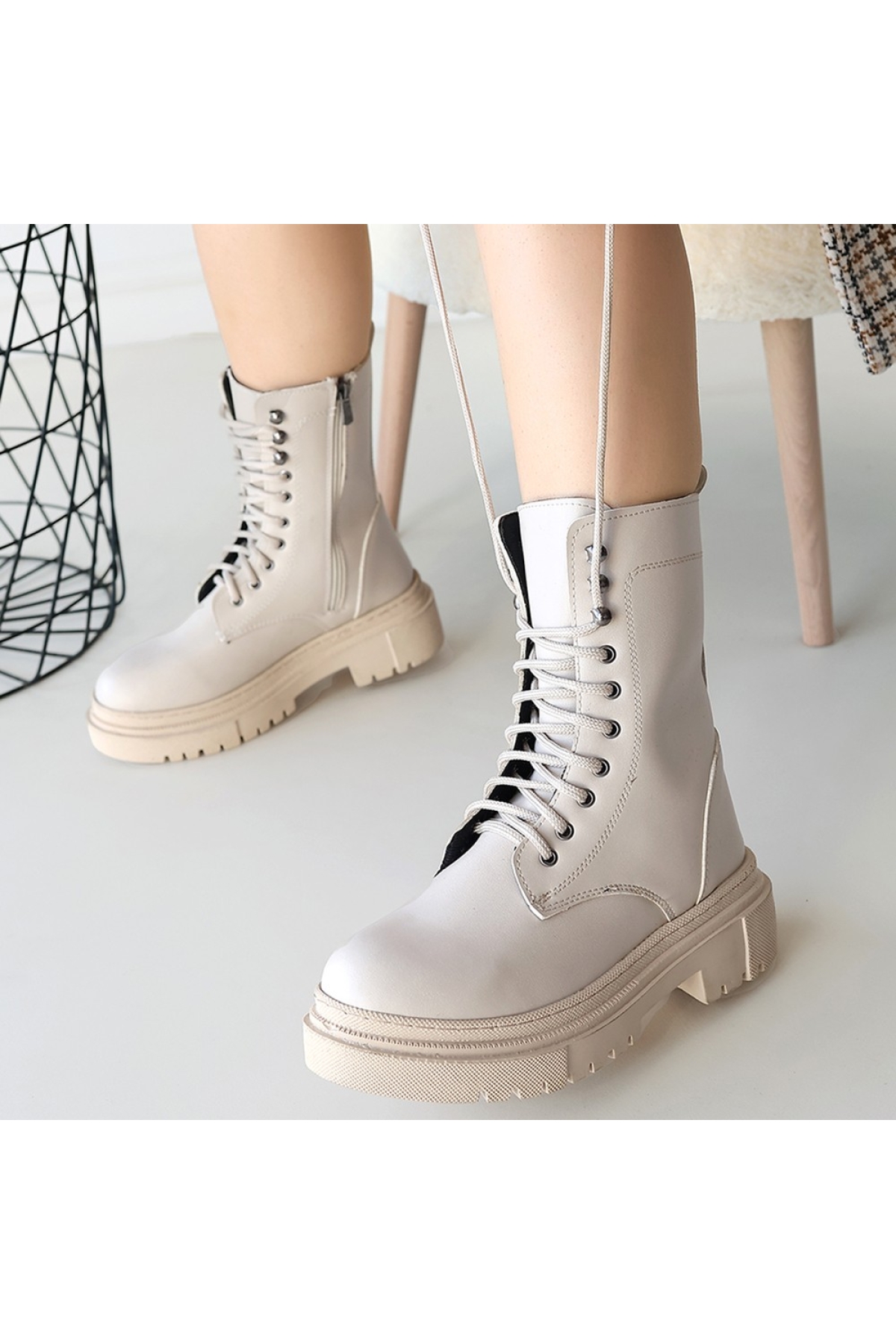 Kadın Bej Suni Deri Bağcıklı Bot - Görsel 5
