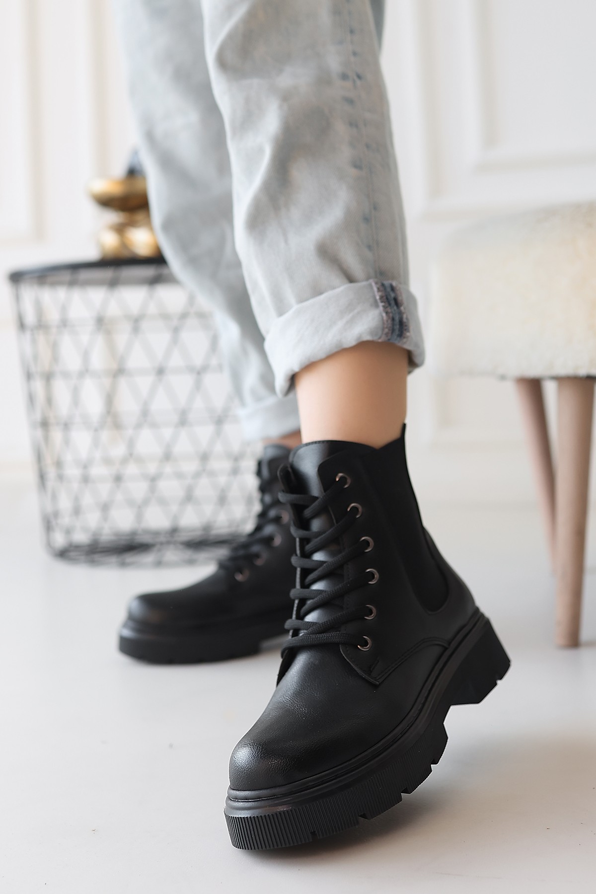 Kadın Siyah Bağcıklı Günlük Bot - Görsel 3