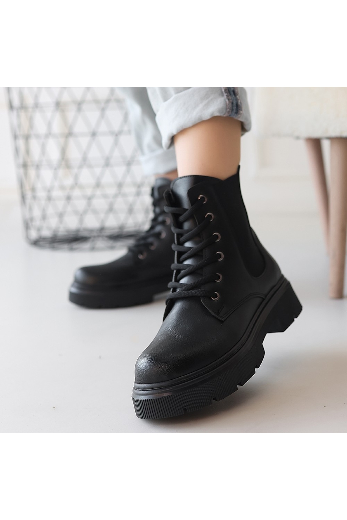 Kadın Siyah Bağcıklı Günlük Bot - Görsel 5