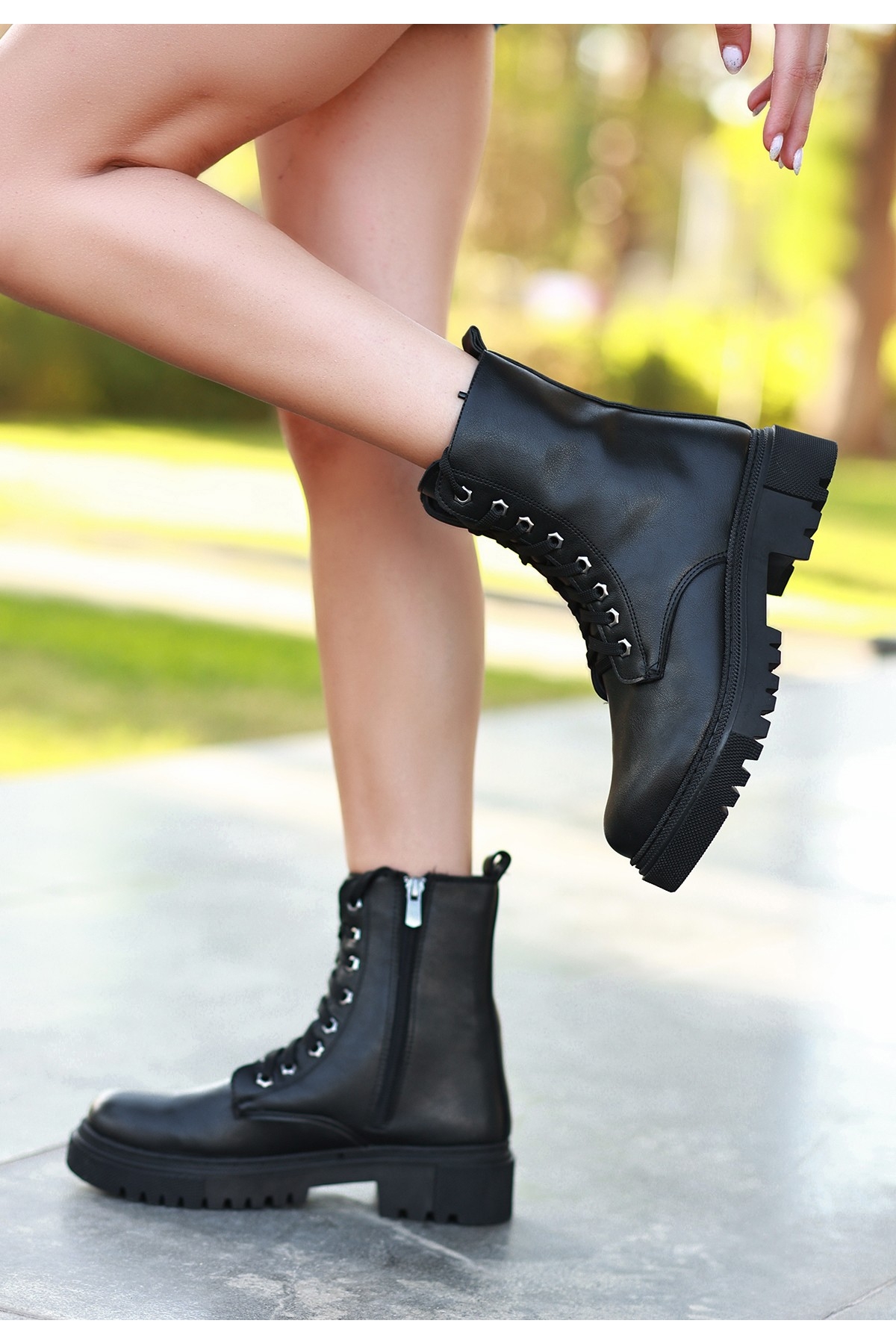 Kadın Siyah Suni Deri Bağcıklı Bot - Görsel 5