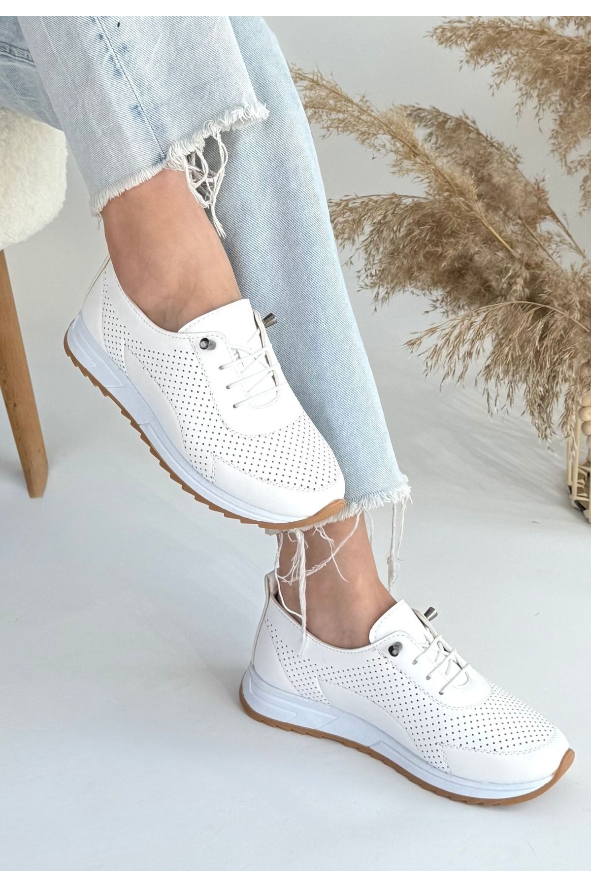Beyaz Suni Deri Bağcıklı Kadın Spor Ayakkabı - Görsel 2