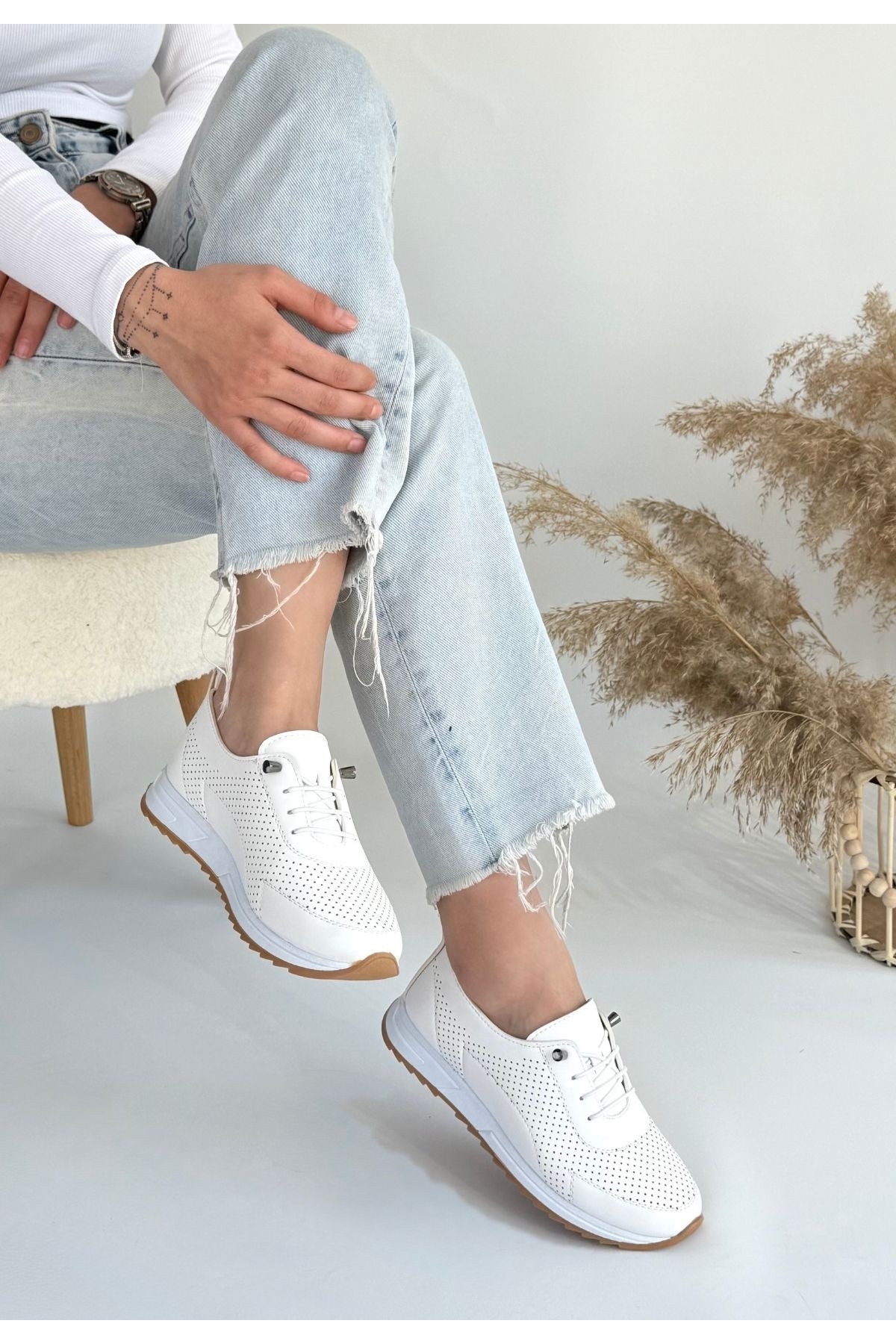 Beyaz Suni Deri Bağcıklı Kadın Spor Ayakkabı - Görsel 3
