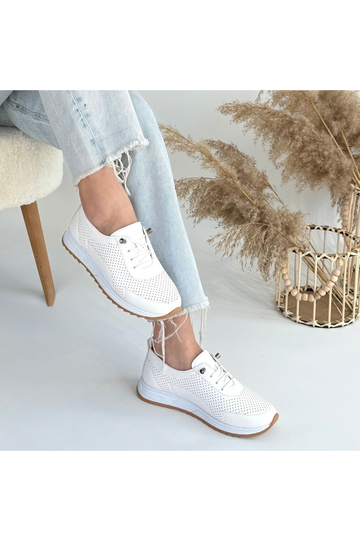 Beyaz Suni Deri Bağcıklı Kadın Spor Ayakkabı - Görsel 5