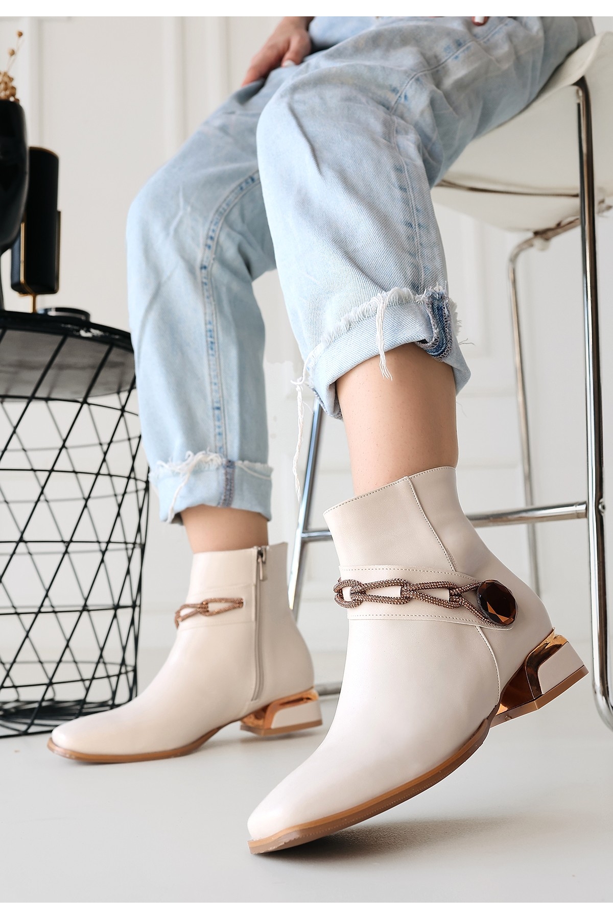 Bej Suni Deri Topuklu Kadın Bot - Görsel 2