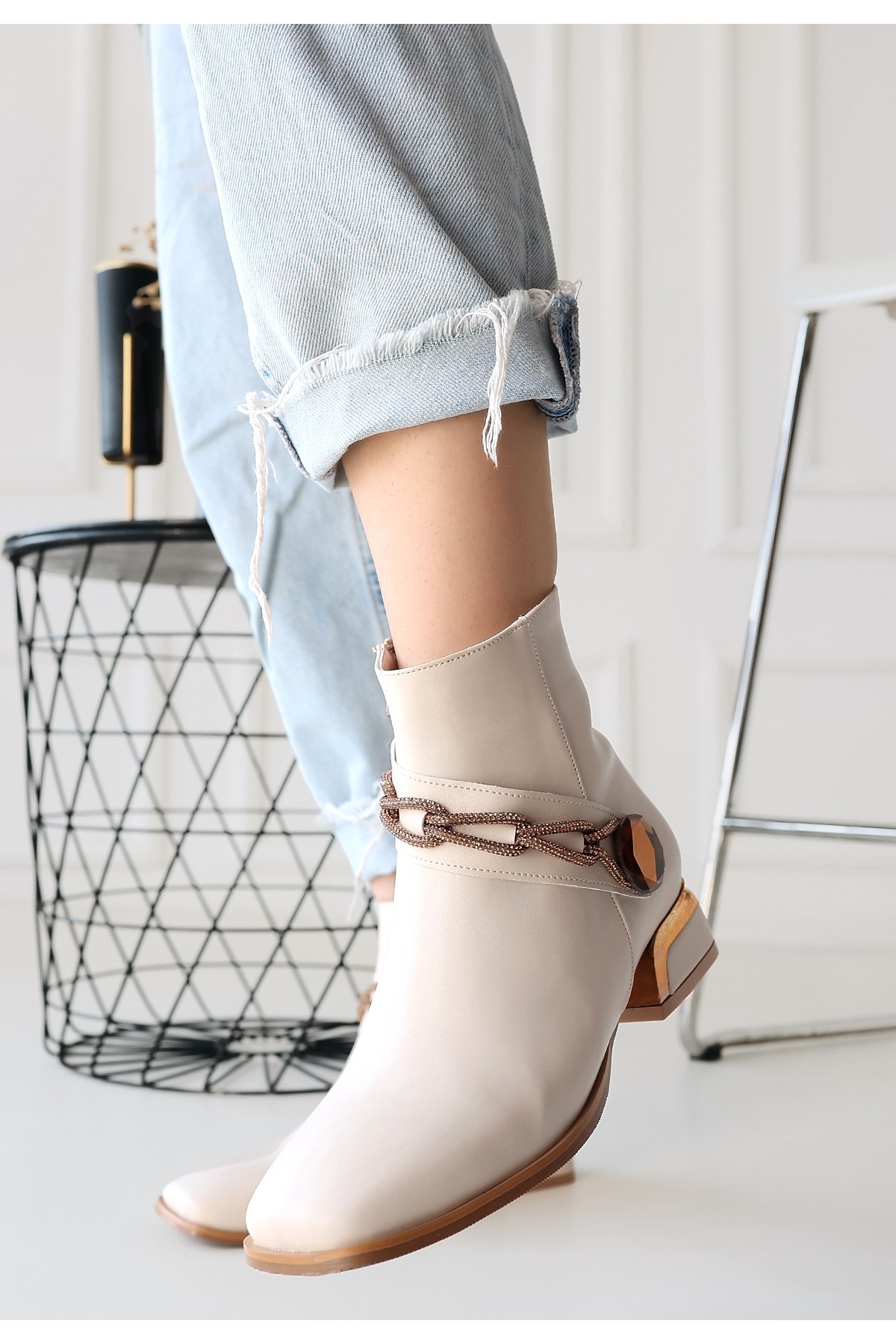 Bej Suni Deri Topuklu Kadın Bot - Görsel 4