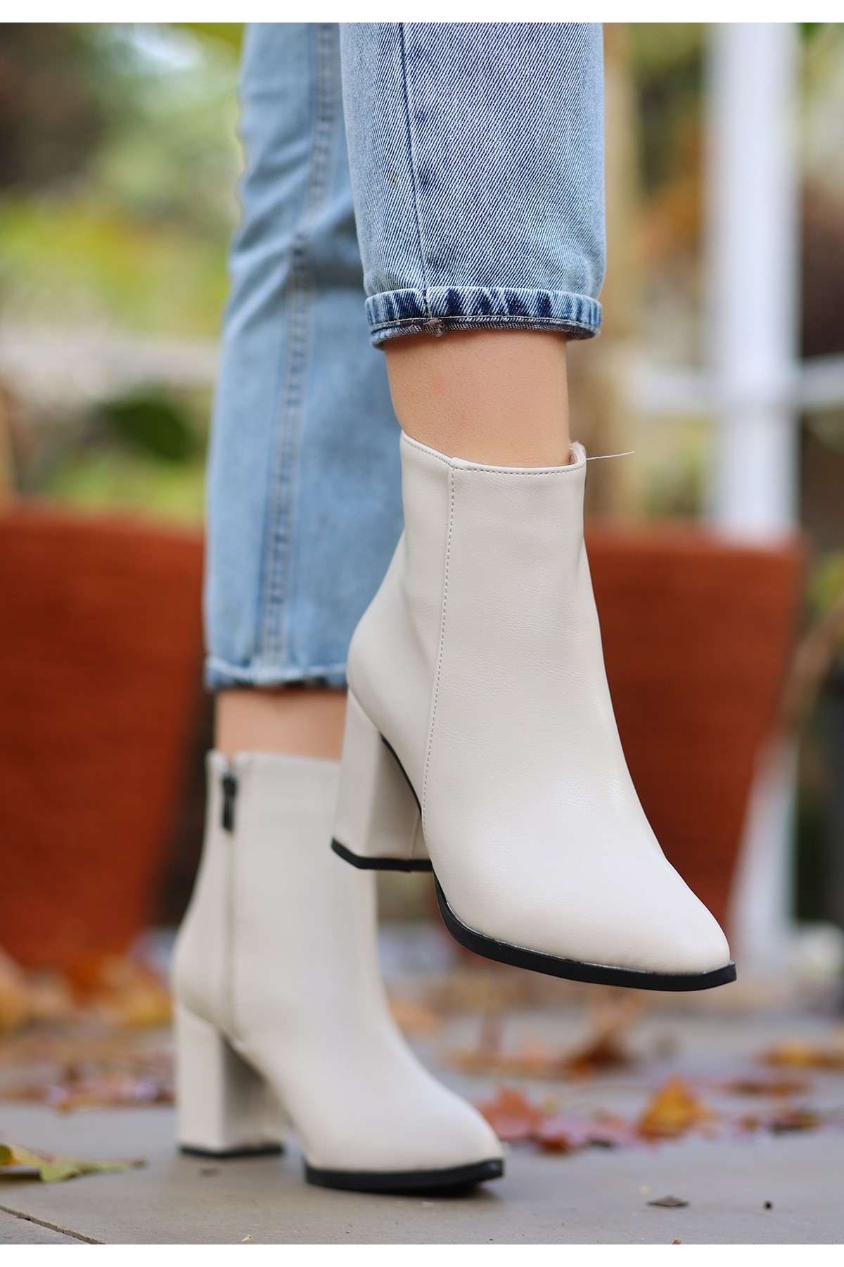 Bej Suni Deri Topuklu Kadın Bot - Görsel 4