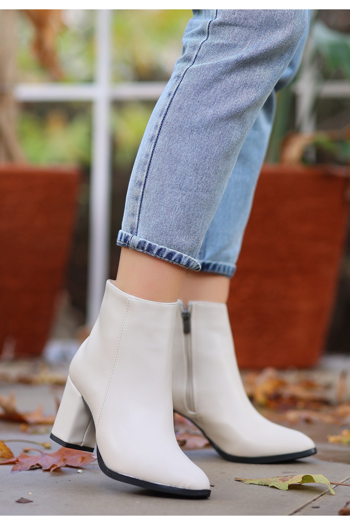 Bej Suni Deri Topuklu Kadın Bot - Görsel 6