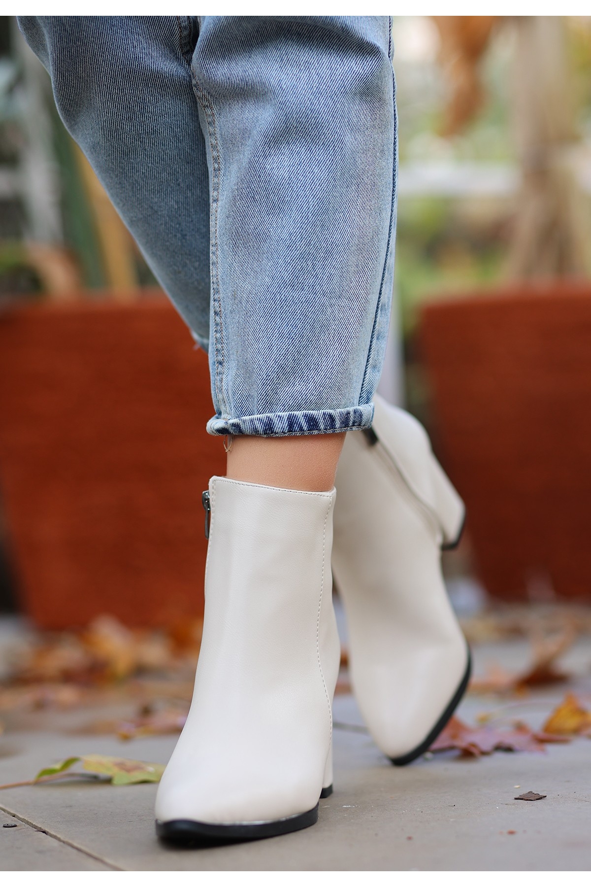 Bej Suni Deri Topuklu Kadın Bot - Görsel 8