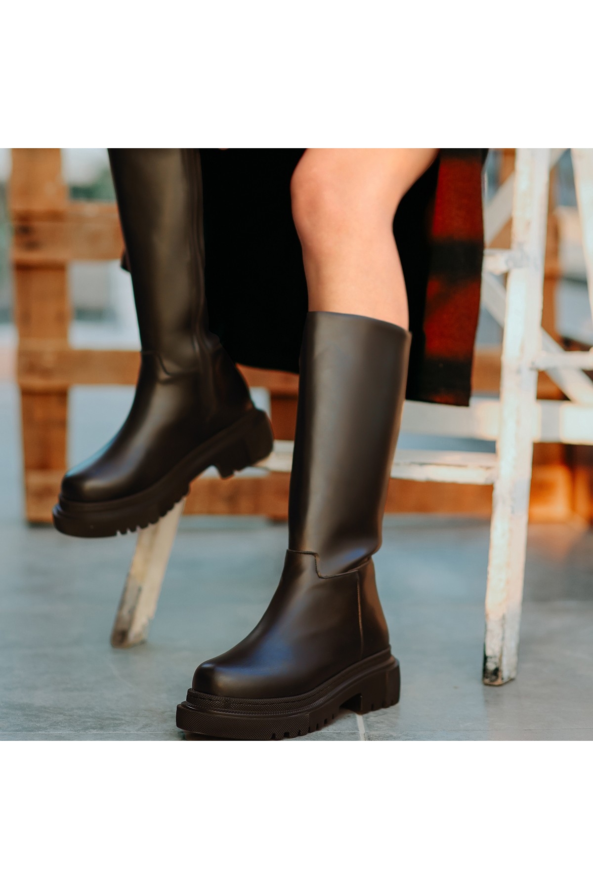 Siyah Suni Deri Topuklu Kadın Çizme - Görsel 6
