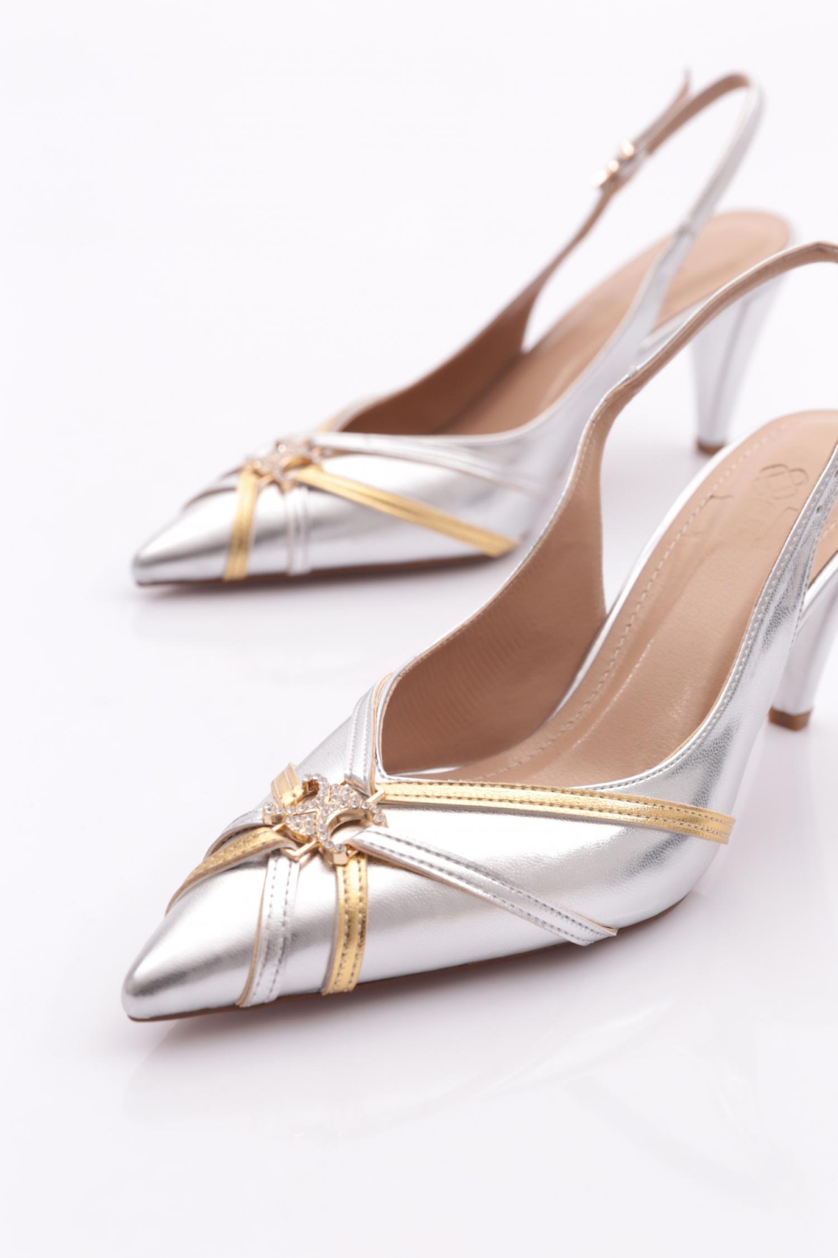 832 Kadin Aksesuar Detayli Topuklu Ayakkabi - Görsel 5