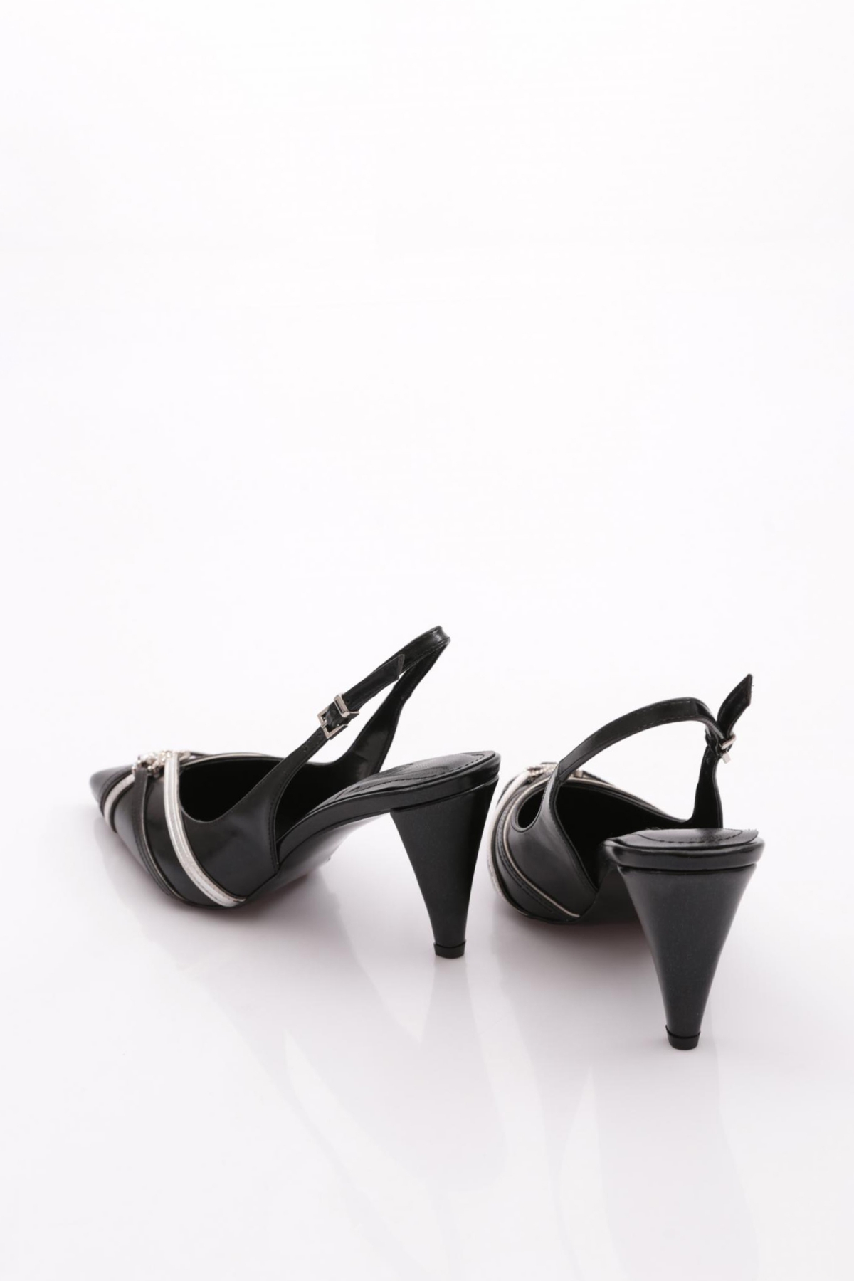 832 Kadin Aksesuar Detayli Topuklu Ayakkabi - Görsel 4