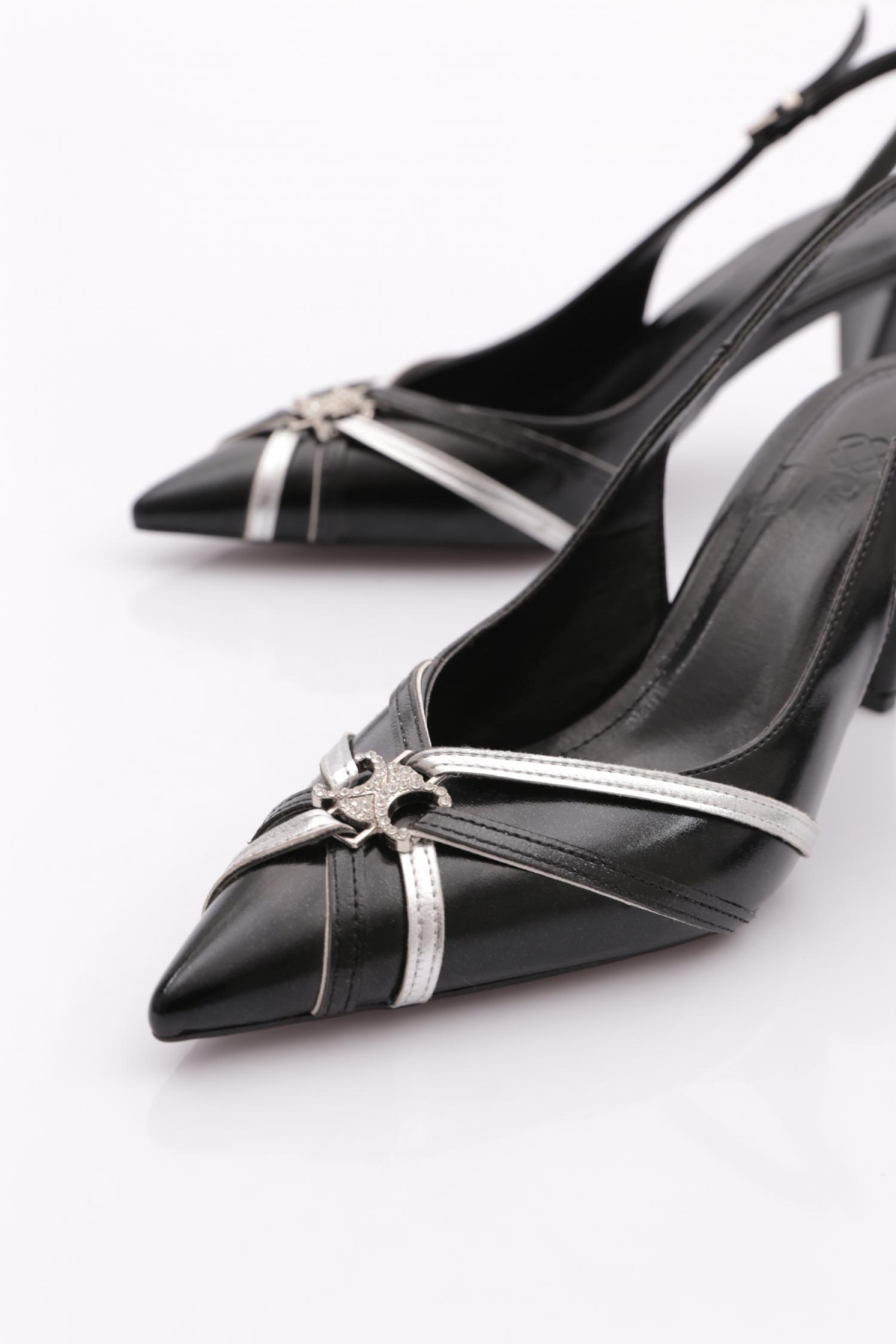 832 Kadin Aksesuar Detayli Topuklu Ayakkabi - Görsel 5