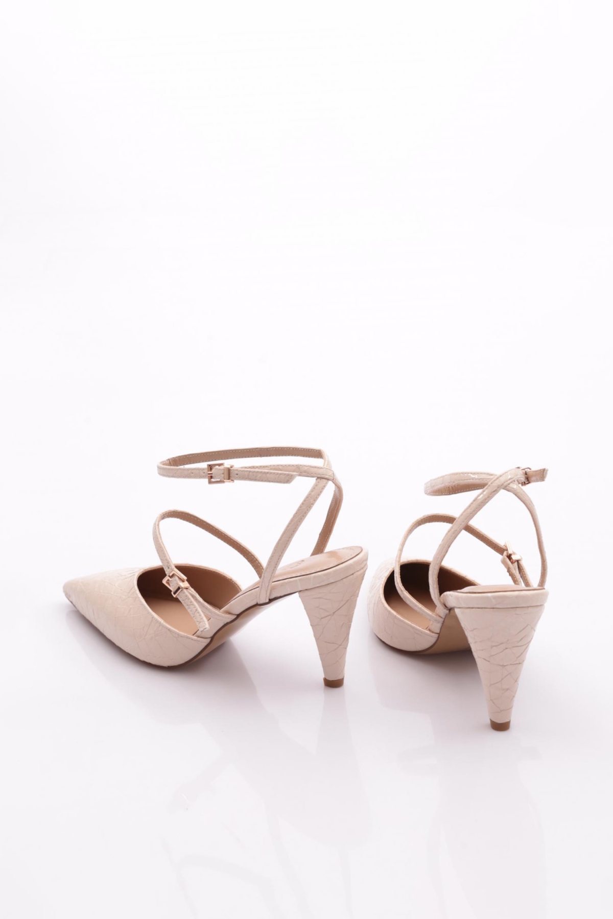 829 Kadin Topuklu Ayakkabi - Görsel 4