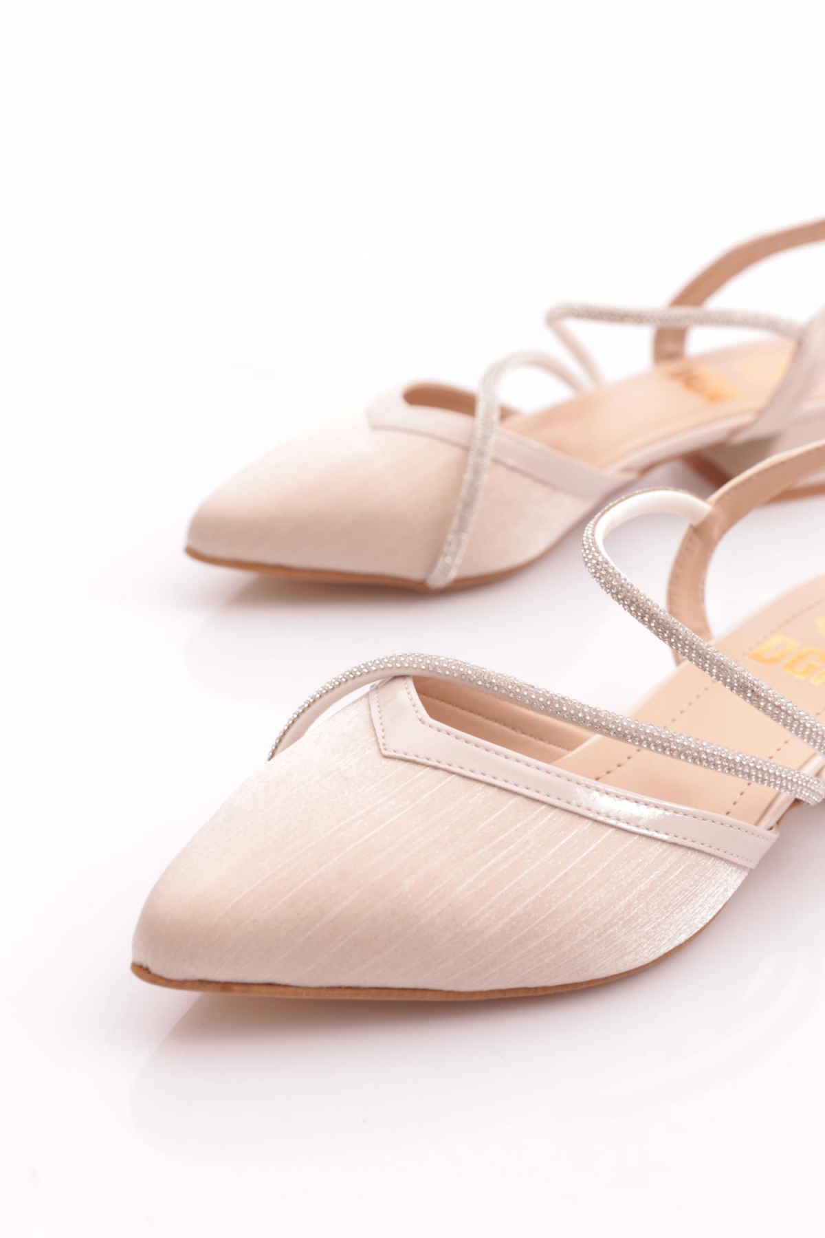 K588 Kadin Sivri Burun Silver Taşli Babet - Görsel 5