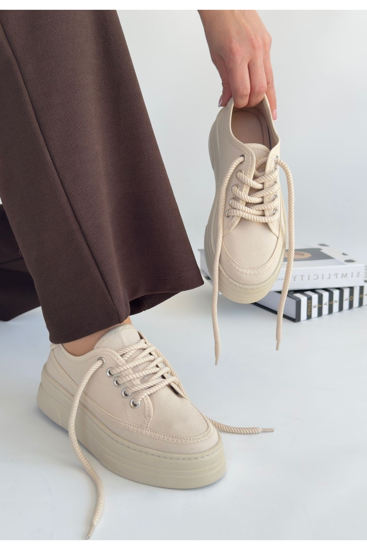 Bej Keten Bağcıklı Kadın Spor Ayakkabı - Görsel 4