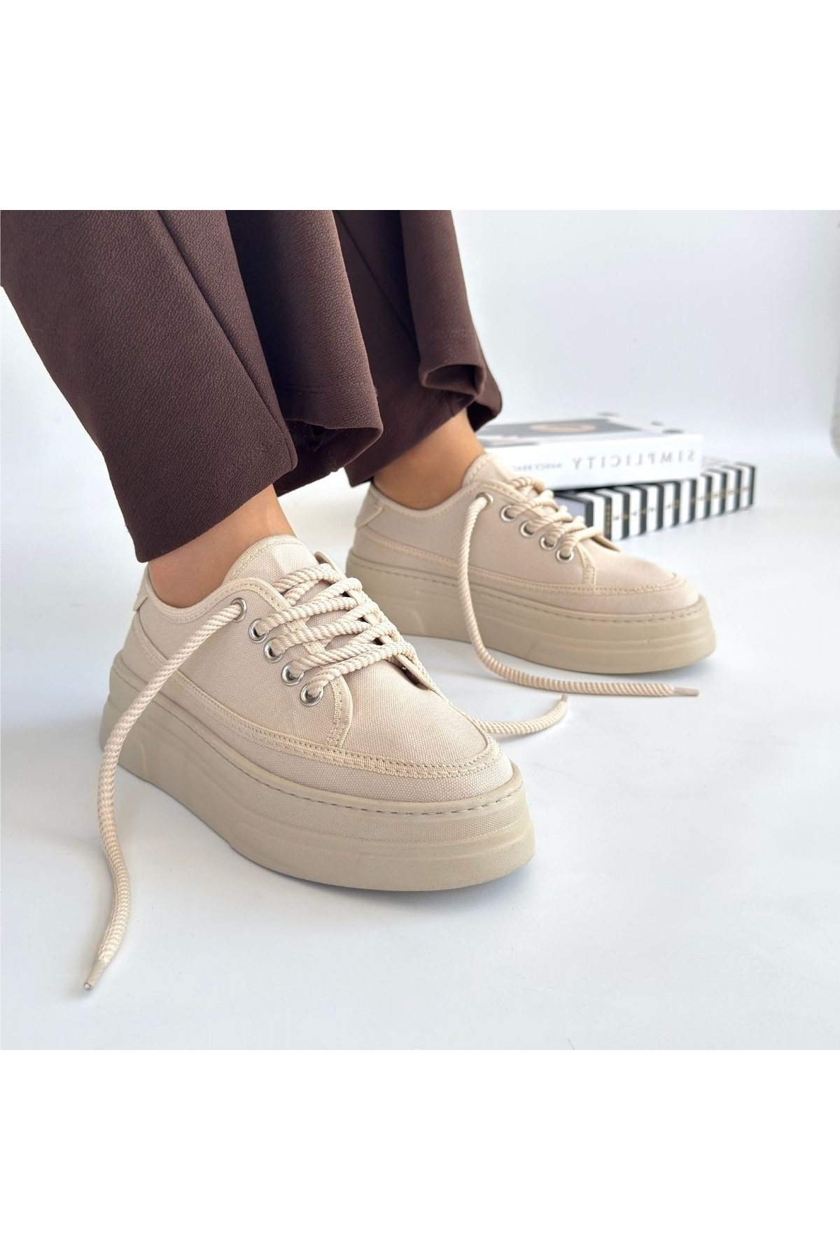 Bej Keten Bağcıklı Kadın Spor Ayakkabı - Görsel 5