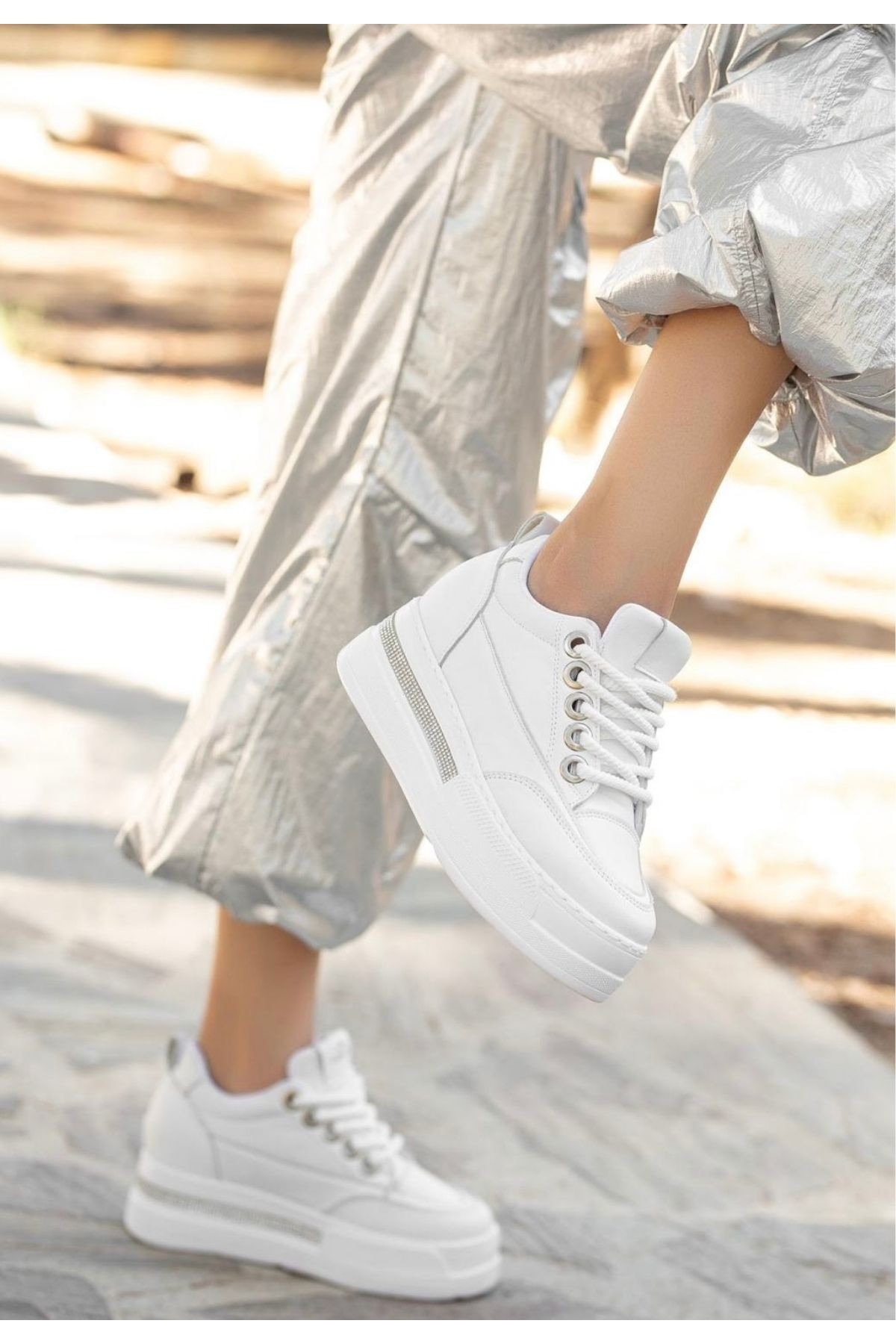 Beyaz Suni Deri Bağcıklı Kadın Sneaker Ayakkabı - Görsel 4