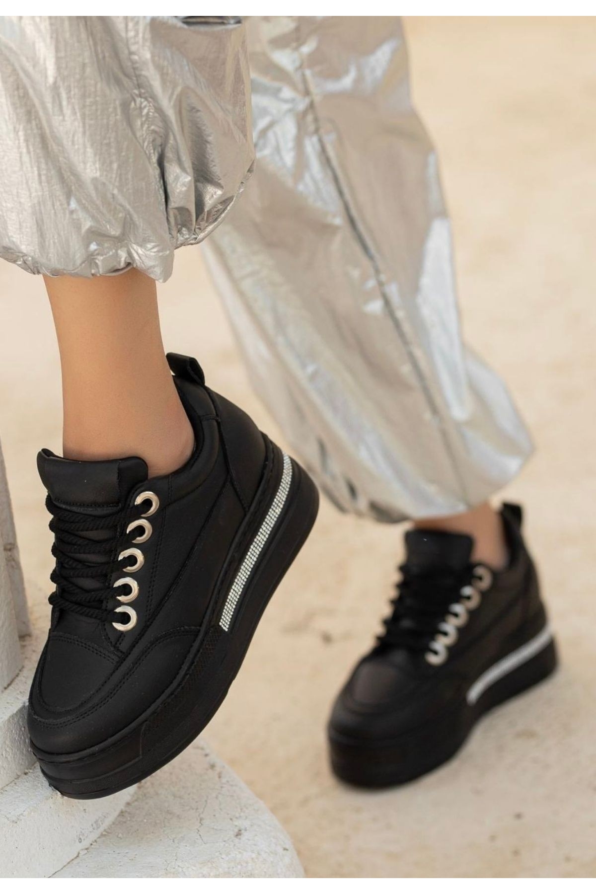 Siyah Suni Deri Bağcıklı Kadın Sneaker Ayakkabı - Görsel 4