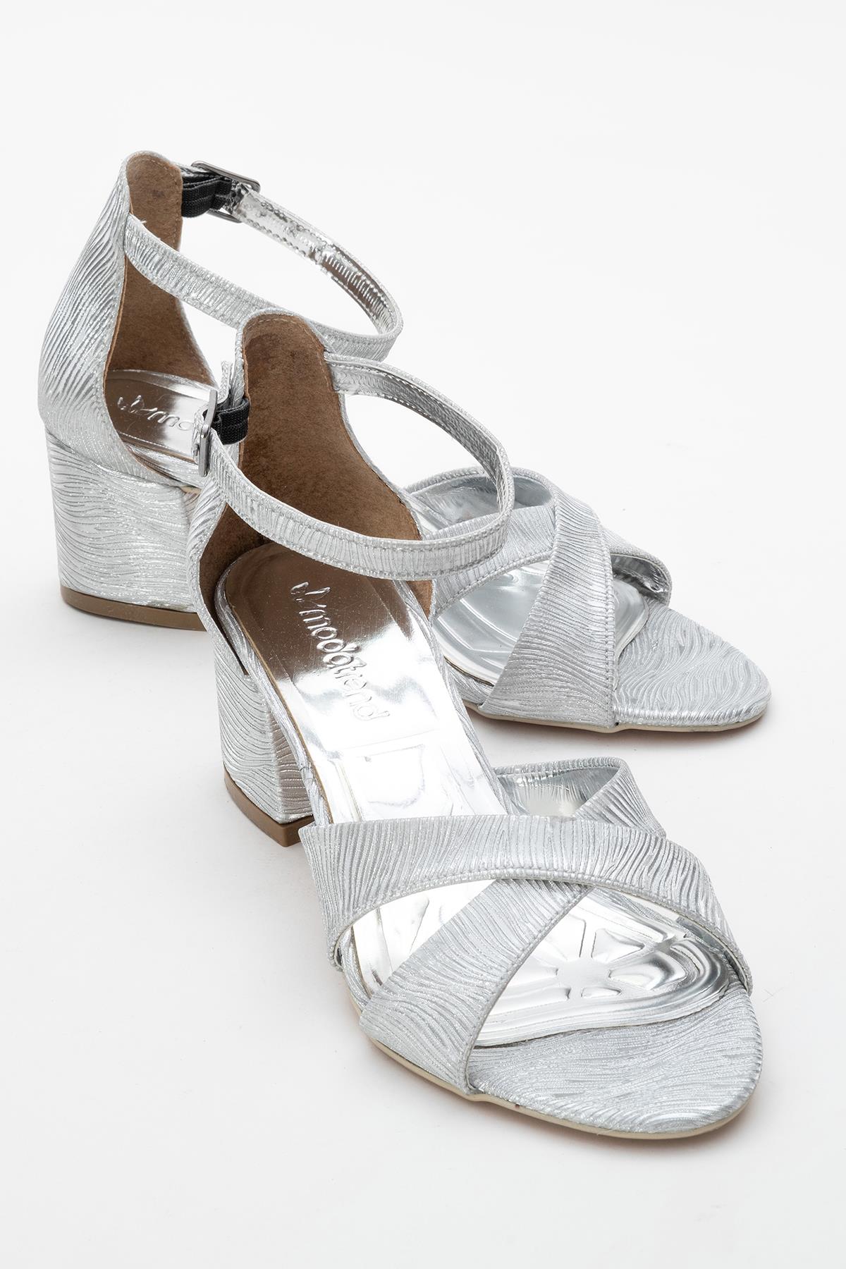 Çapraz Bantlı Kadın Topuklu Sandalet GÜMÜŞ SUYOLU - Görsel 3