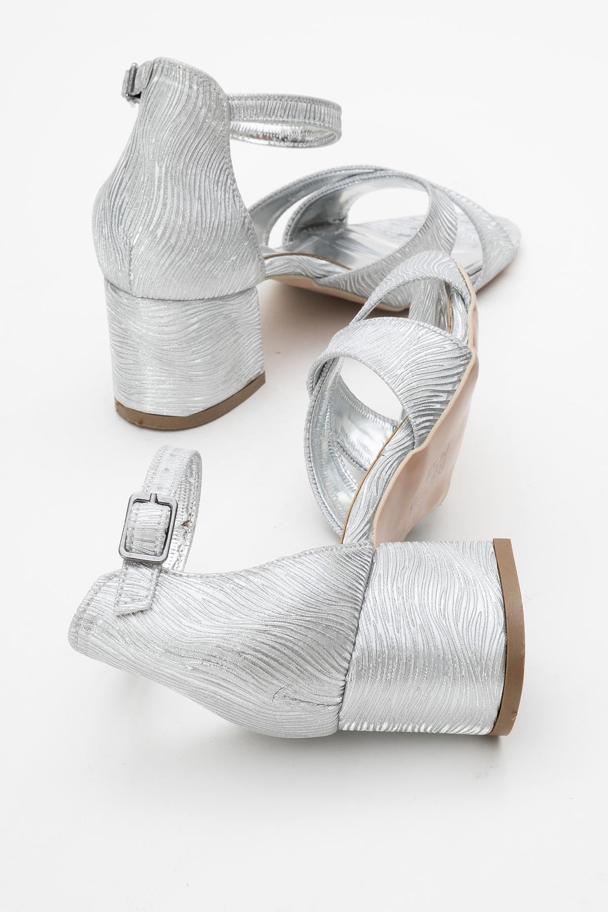 Çapraz Bantlı Kadın Topuklu Sandalet GÜMÜŞ SUYOLU - Görsel 5
