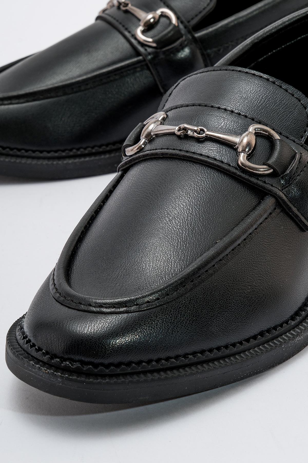 Kaydırmaz Tokalı Kadın Ayakkabı SİYAH CİLT - Görsel 4