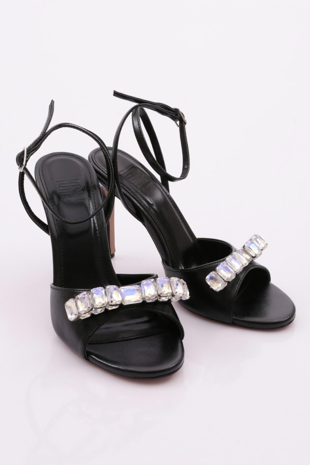 1065 Kadin Büyük Taşli Topuklu Ayakkabi - Görsel 3