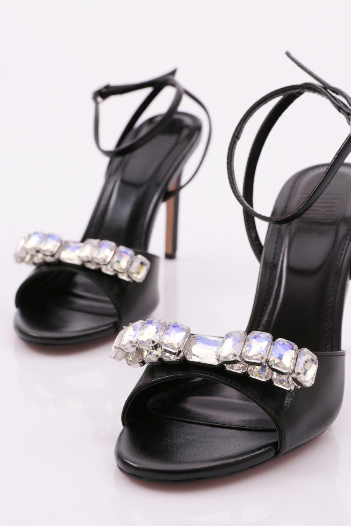 1065 Kadin Büyük Taşli Topuklu Ayakkabi - Görsel 5