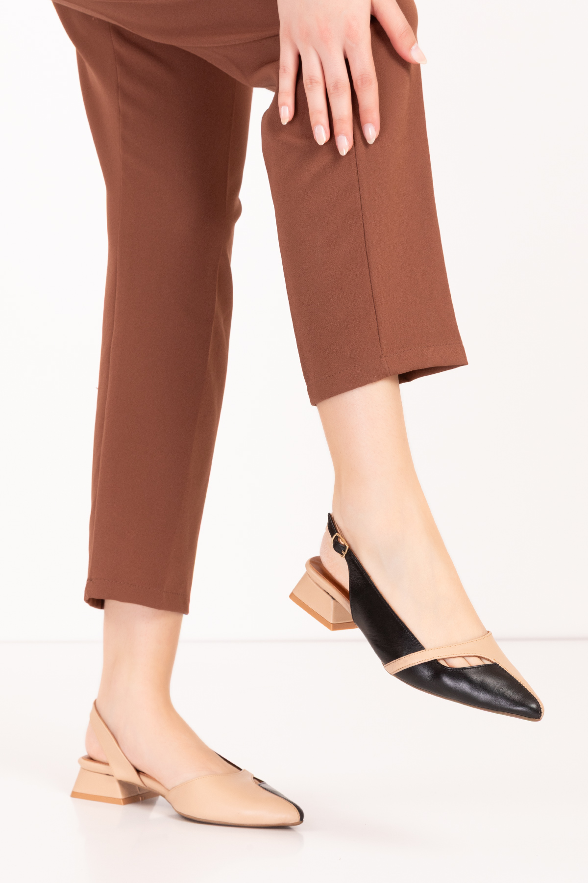 Gondol Kadın Hakiki Deri Şık Kısa Topuklu Ayakkabı md.1 - Görsel 2