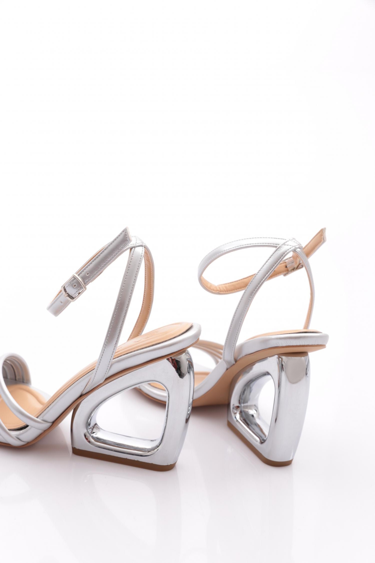 2437 Kadin Bilekten Bağlamali Topuklu Abiye Ayakkabi - Görsel 4