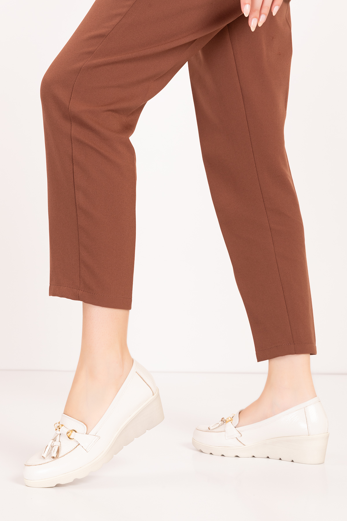 Gondol Kadın Hakiki Deri Dolgu Topuk Rahat Şık Anne Ayakkabısı ell.6821 - Görsel 9