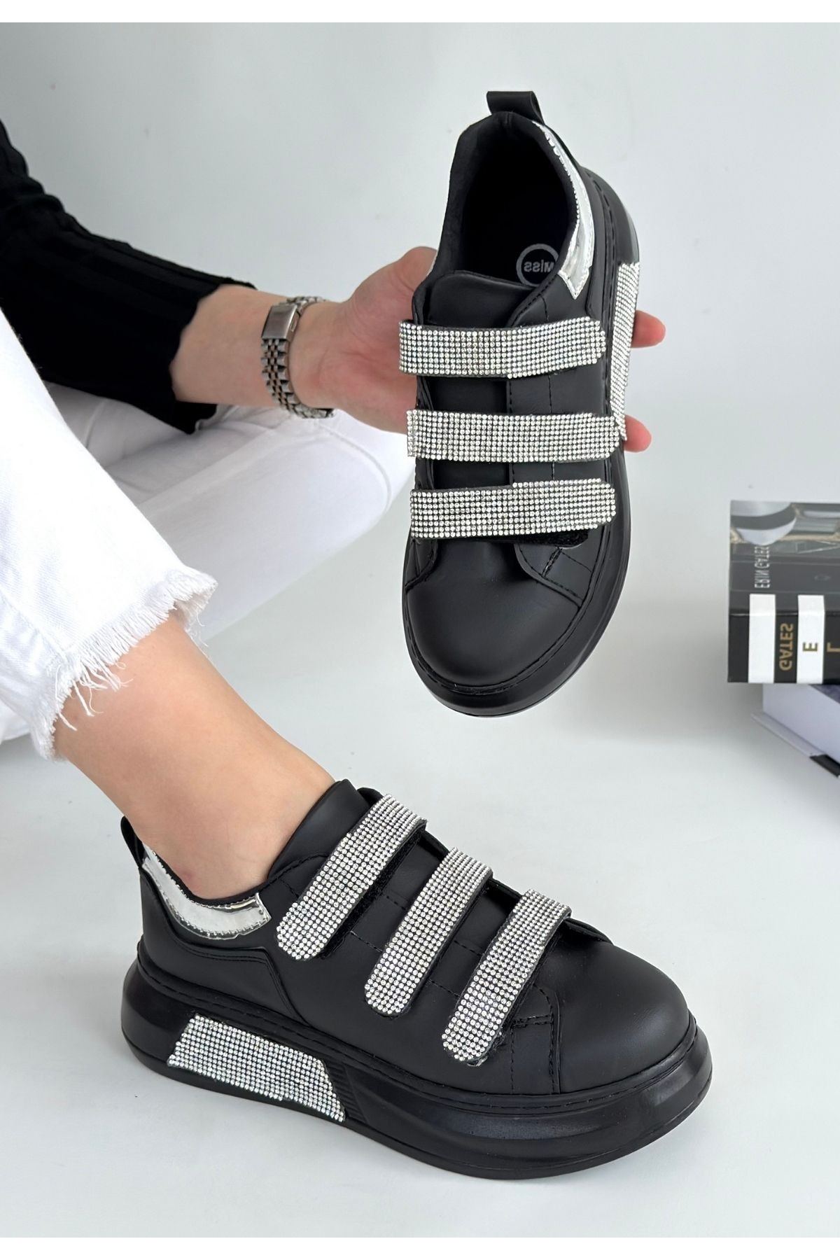 Siyah Suni Deri Cırt Cırtlı Kadın Spor Ayakkabı - Görsel 2