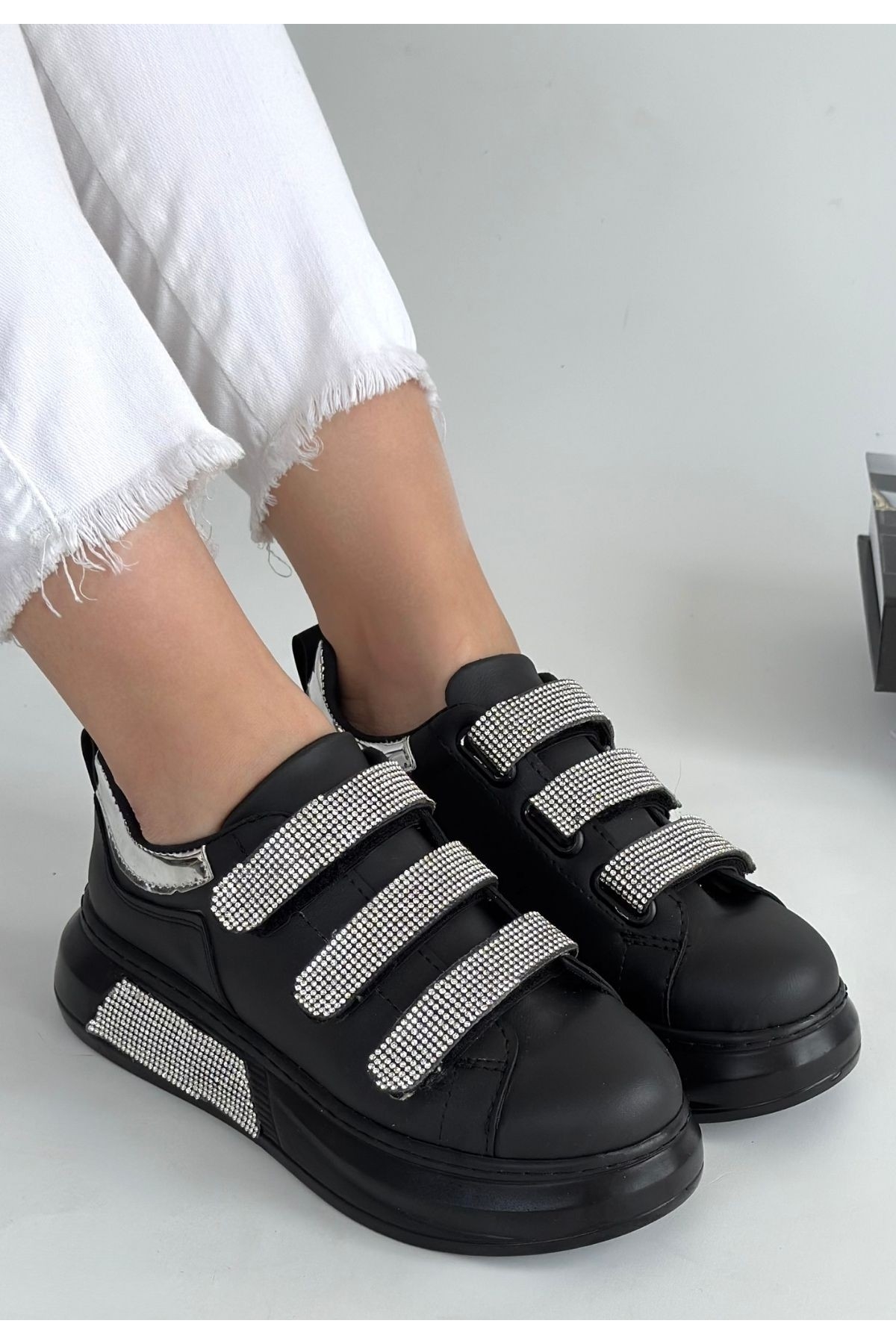Siyah Suni Deri Cırt Cırtlı Kadın Spor Ayakkabı - Görsel 3