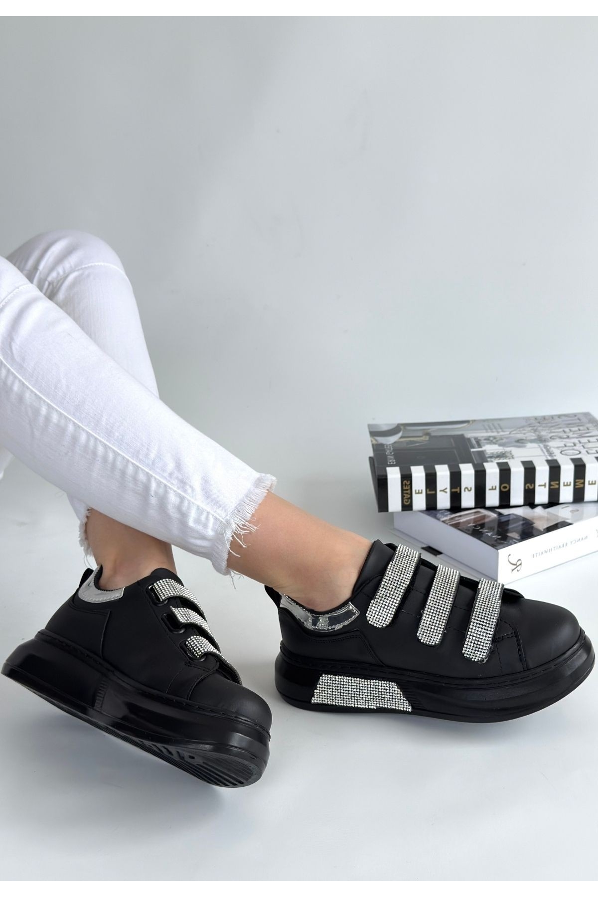 Siyah Suni Deri Cırt Cırtlı Kadın Spor Ayakkabı - Görsel 4