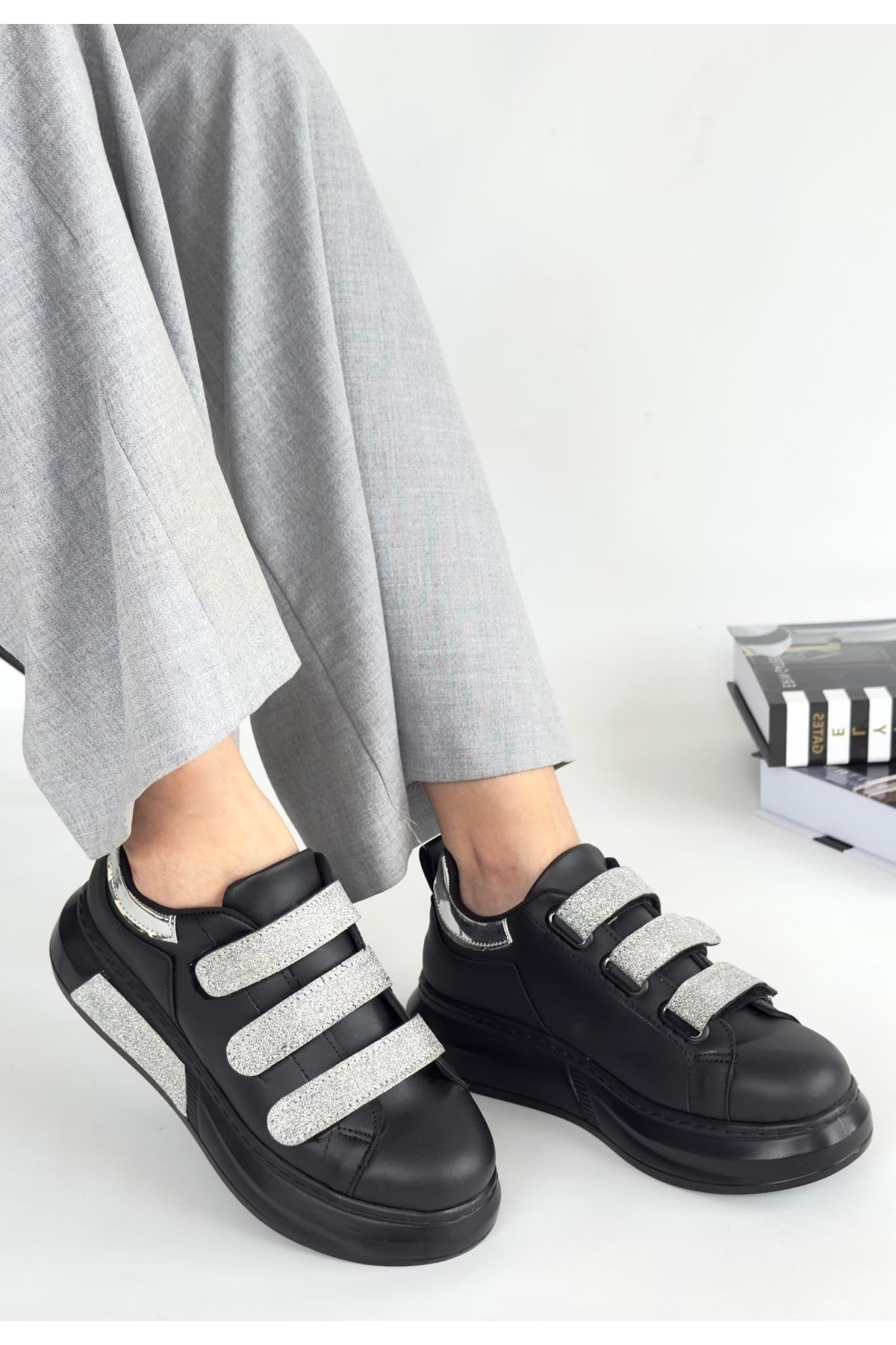 Siyah Suni Deri Simli Cırt Cırtlı Kadın Spor Ayakkabı - Görsel 2