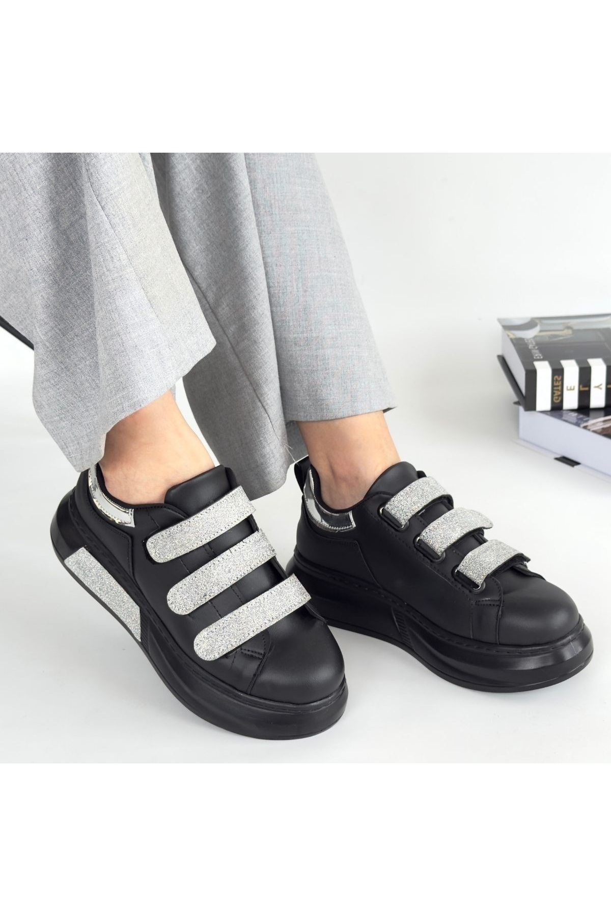 Siyah Suni Deri Simli Cırt Cırtlı Kadın Spor Ayakkabı - Görsel 5