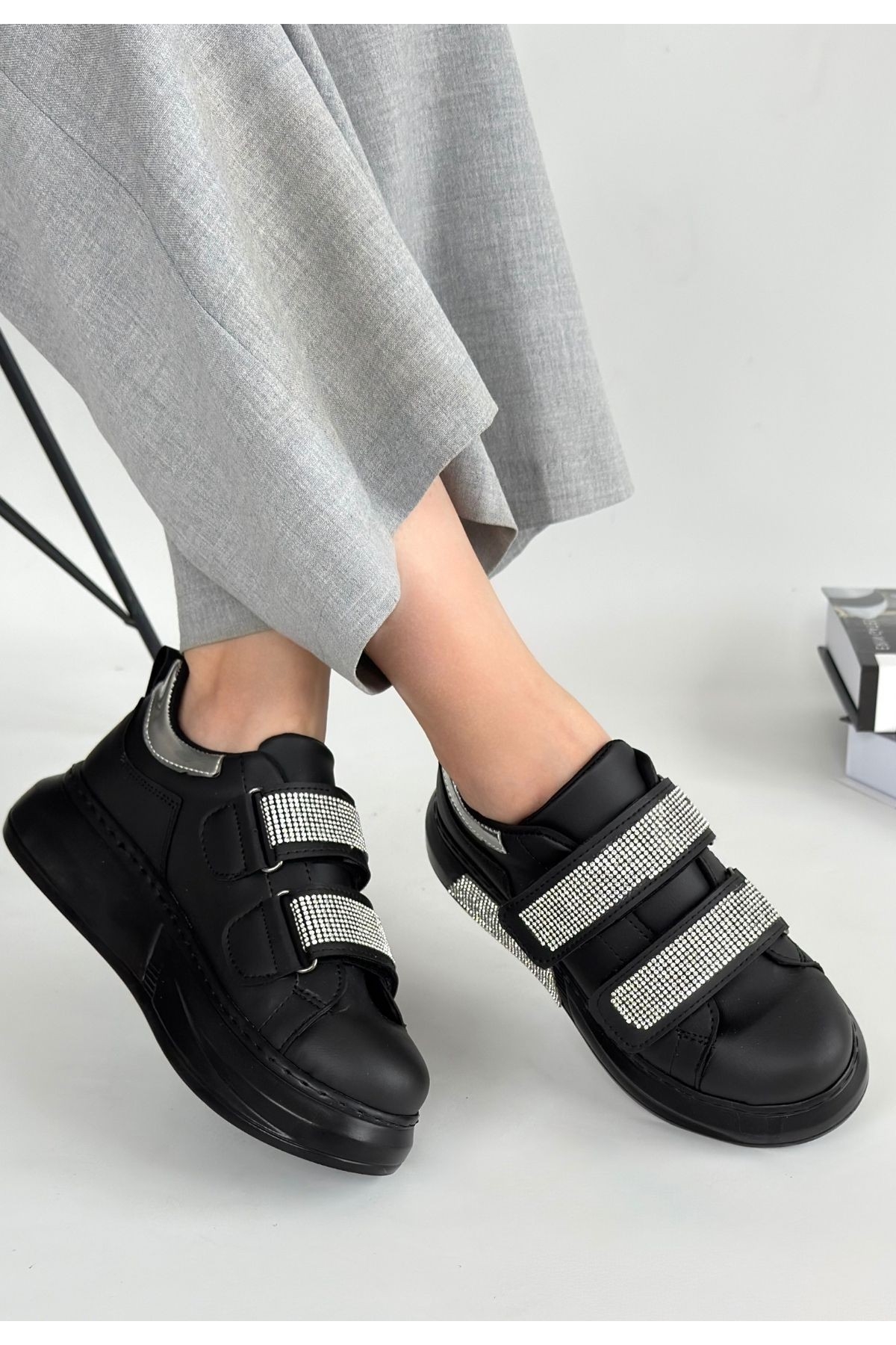 Siyah Suni Deri Cırt Cırtlı Kadın Spor Ayakkabı - Görsel 2