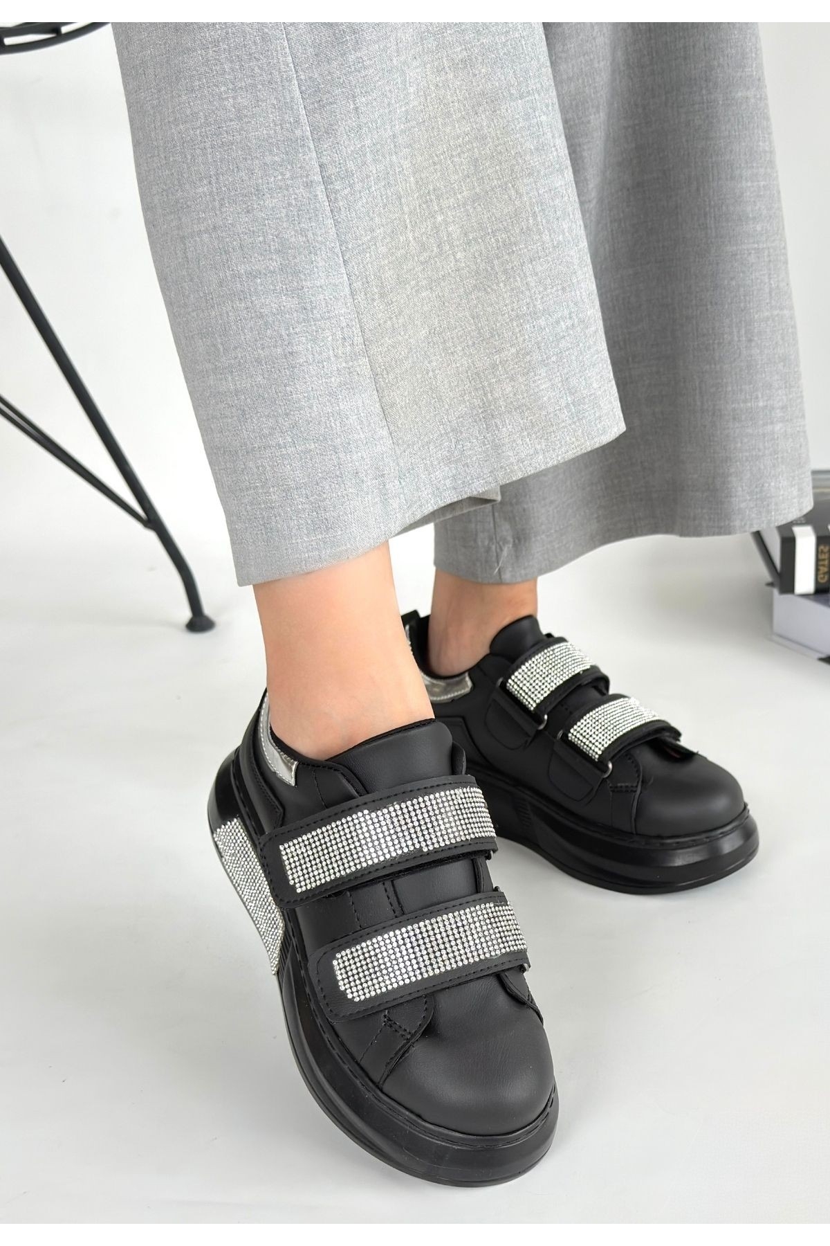 Siyah Suni Deri Cırt Cırtlı Kadın Spor Ayakkabı - Görsel 4