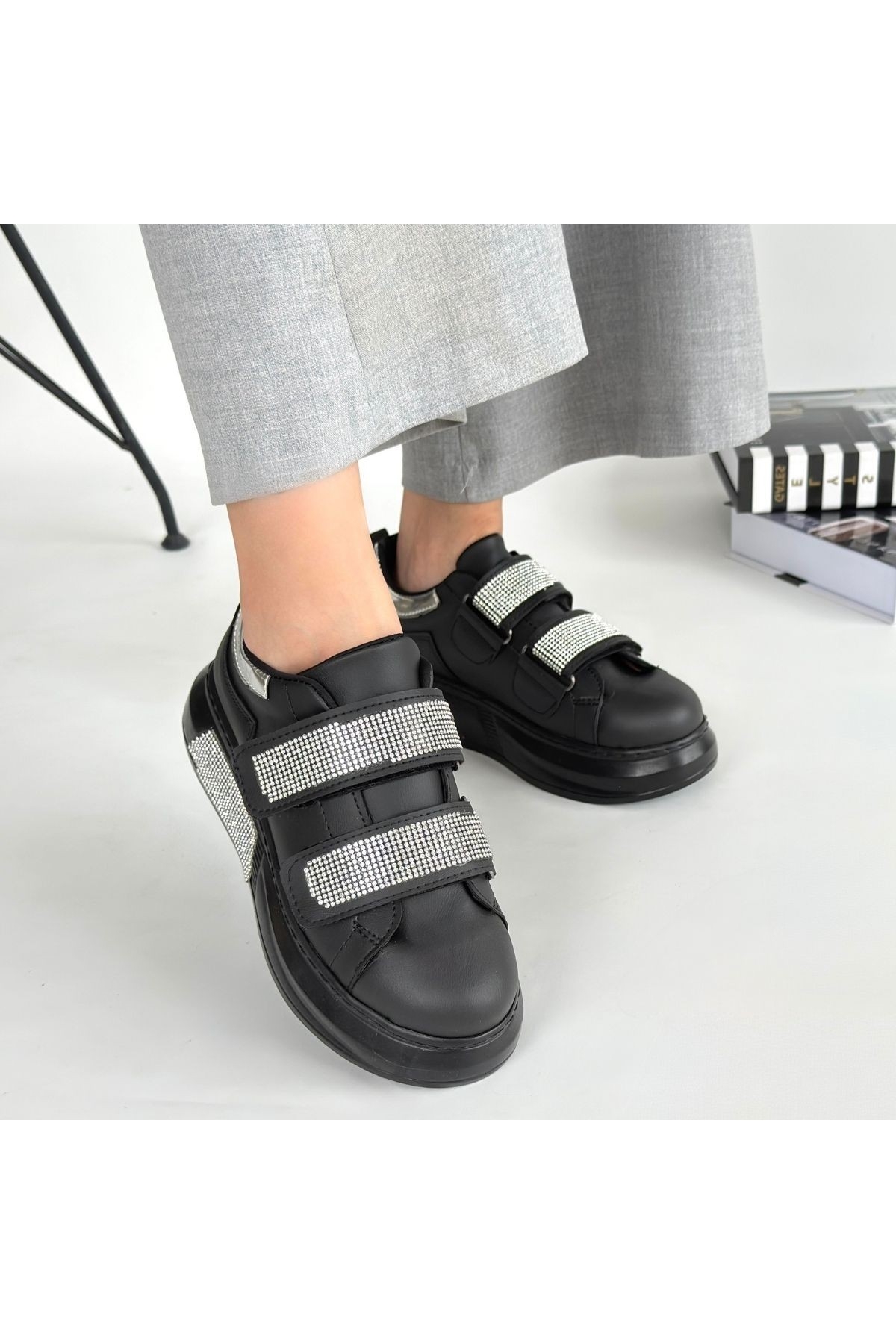 Siyah Suni Deri Cırt Cırtlı Kadın Spor Ayakkabı - Görsel 5