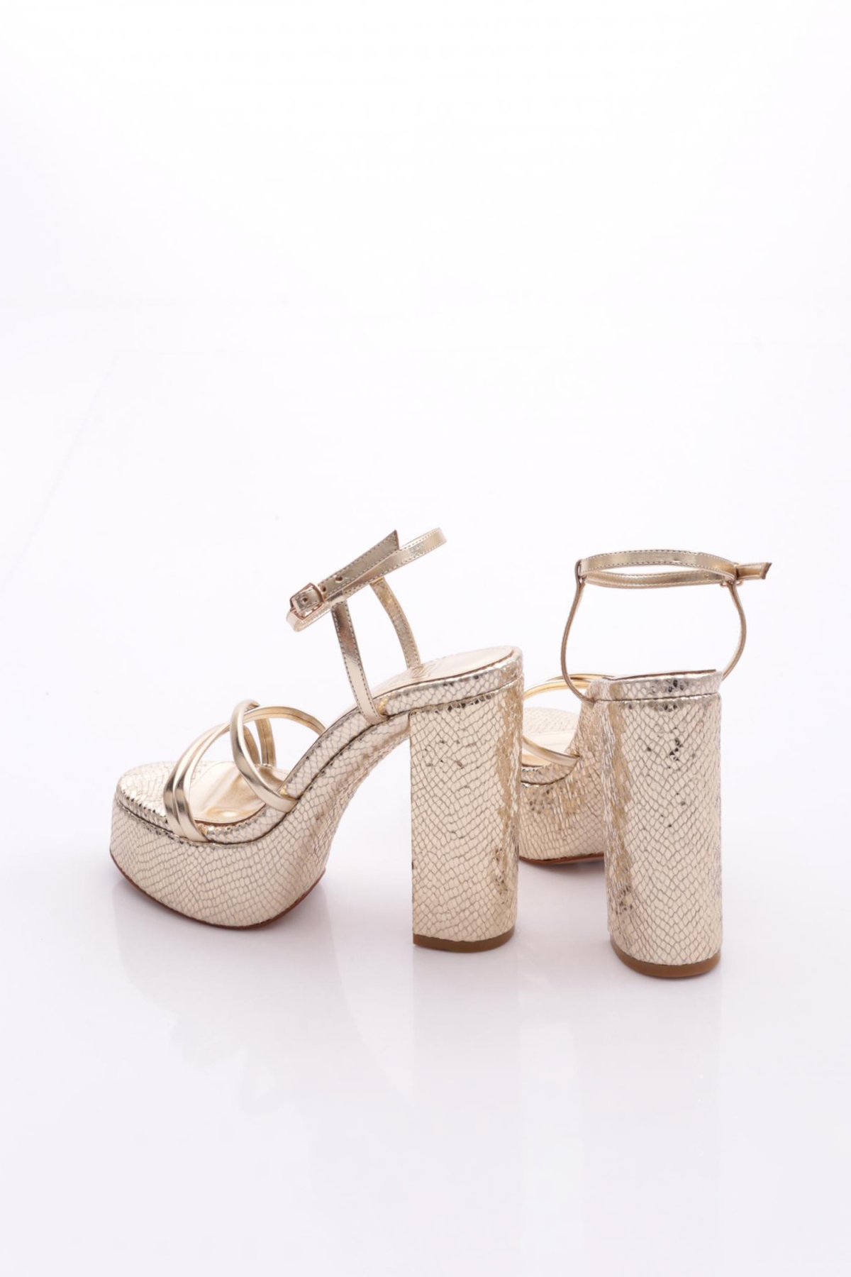 28 Kadin Bilekten Bağlama Kalin Taban Topuklu Ayakkabi - Görsel 4