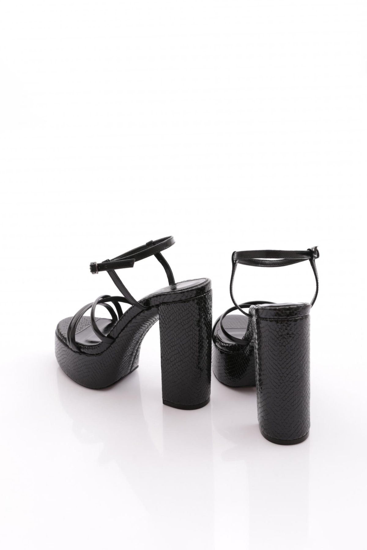 28 Kadin Bilekten Bağlama Kalin Taban Topuklu Ayakkabi - Görsel 4