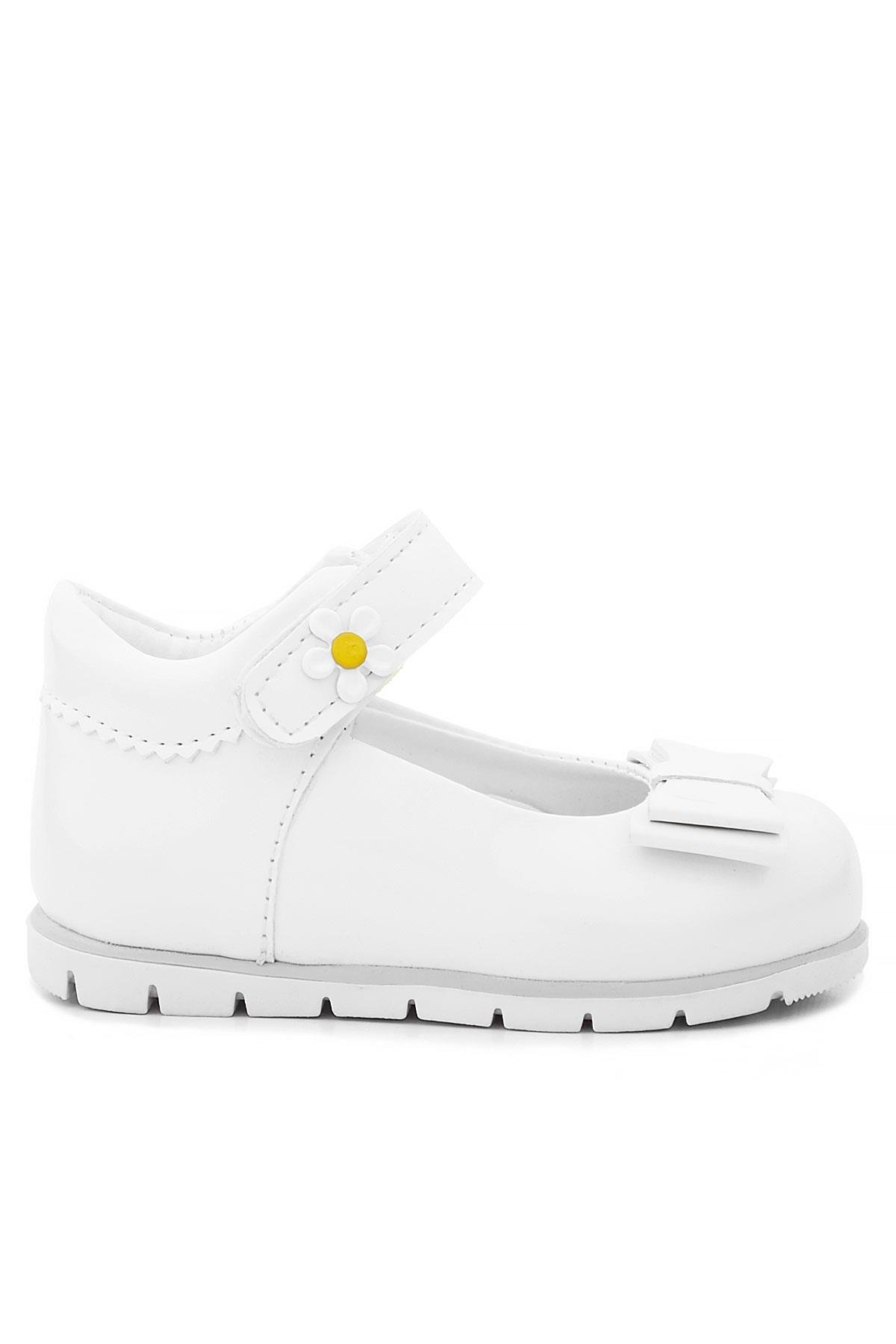 Beyaz Rugan Fiyonklu Papatya Detaylı Kız Bebek Babet Ayakkabı - Görsel 2
