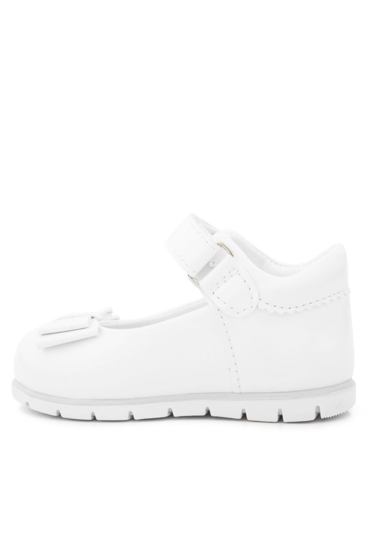 Beyaz Rugan Fiyonklu Papatya Detaylı Kız Bebek Babet Ayakkabı - Görsel 5
