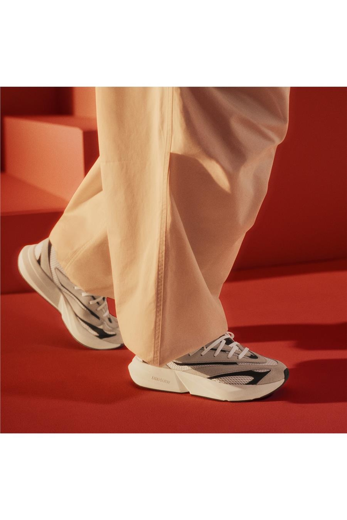 Kadın Bej Koşu Ayakkabısı LIGHTBLAZE JH6962 - Görsel 2