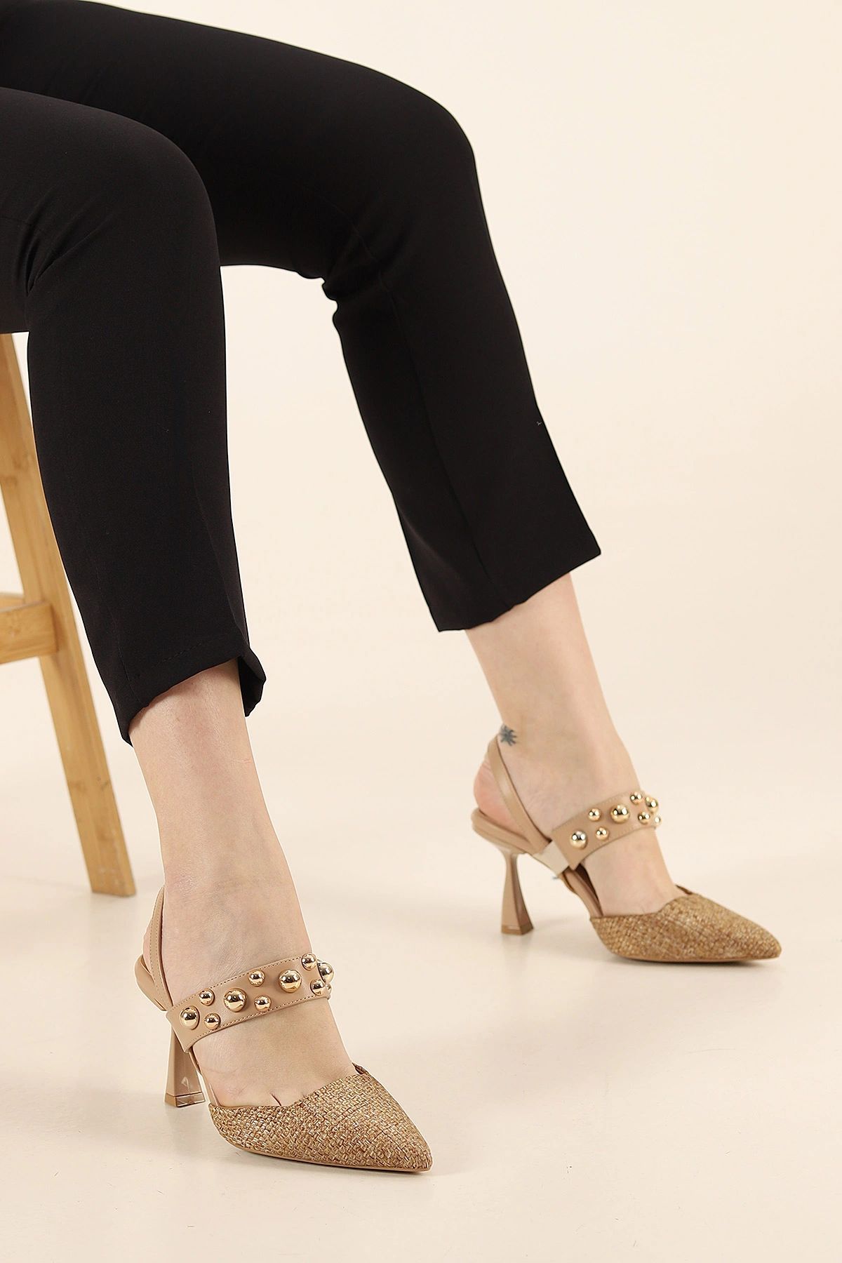 Zımba Detaylı Topuklu Arkası Açık Kadın Stiletto Ayakkabı - Görsel 4