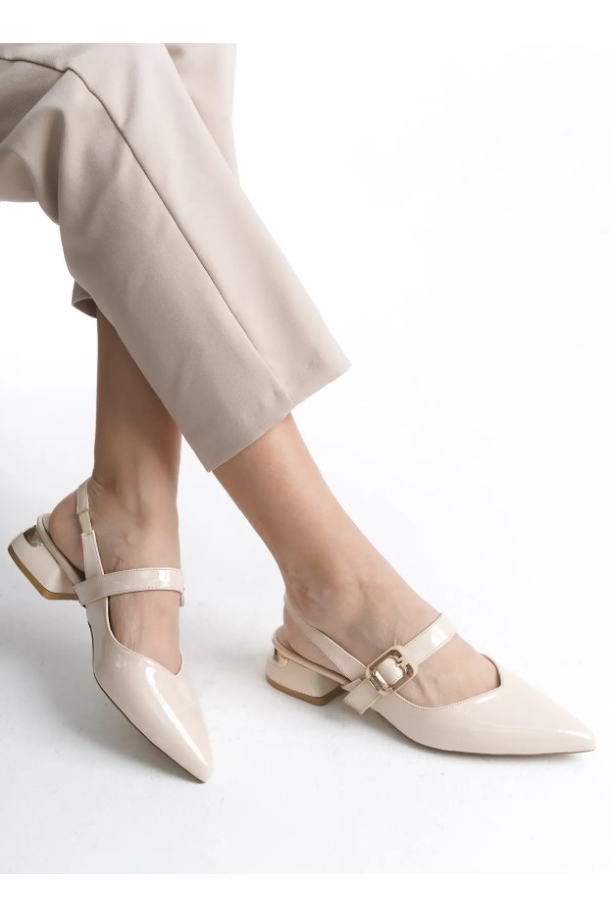 Kemer Detaylı Arkası Açık Kadın Babet Ayakkabı - Görsel 2