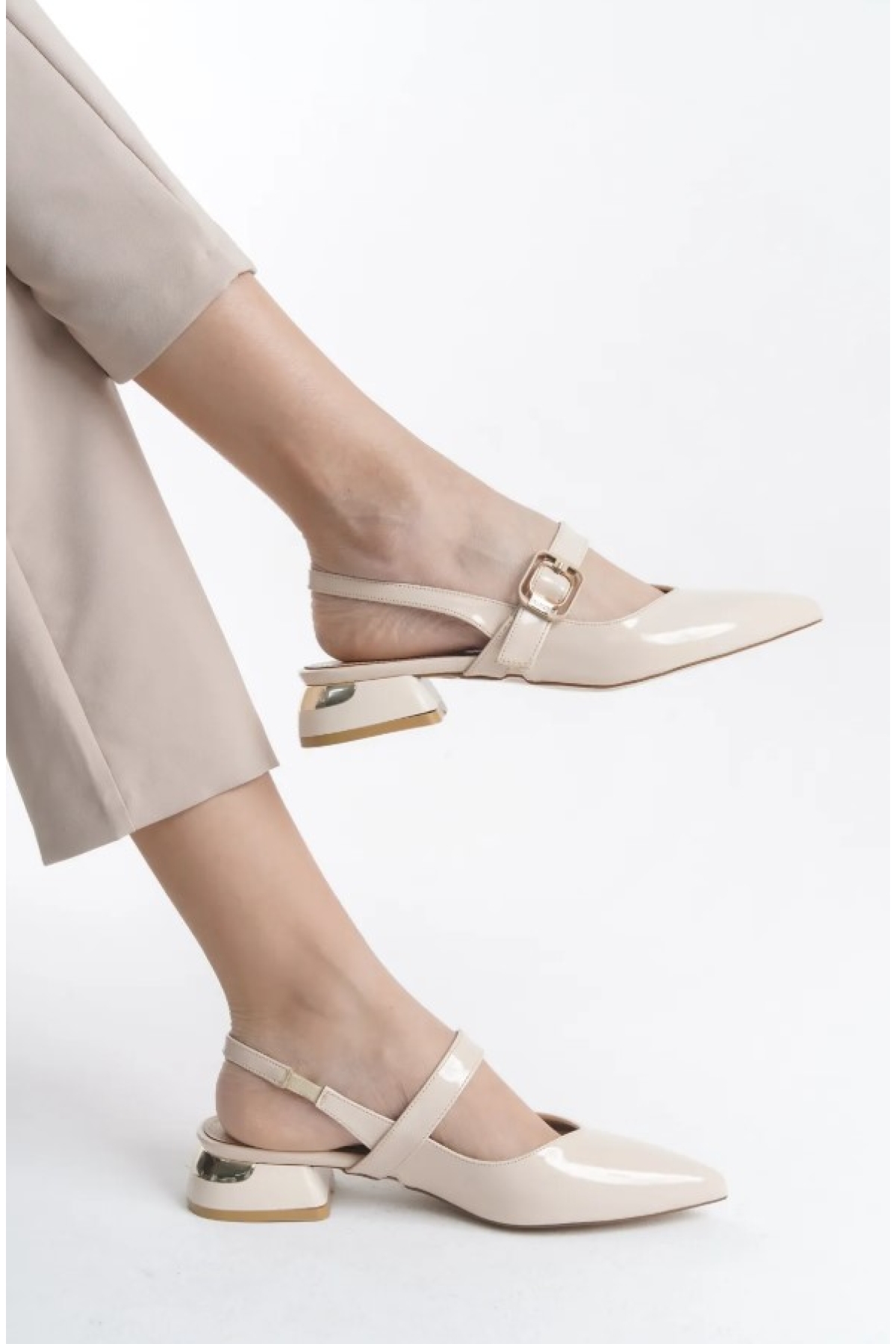 Kemer Detaylı Arkası Açık Kadın Babet Ayakkabı - Görsel 3